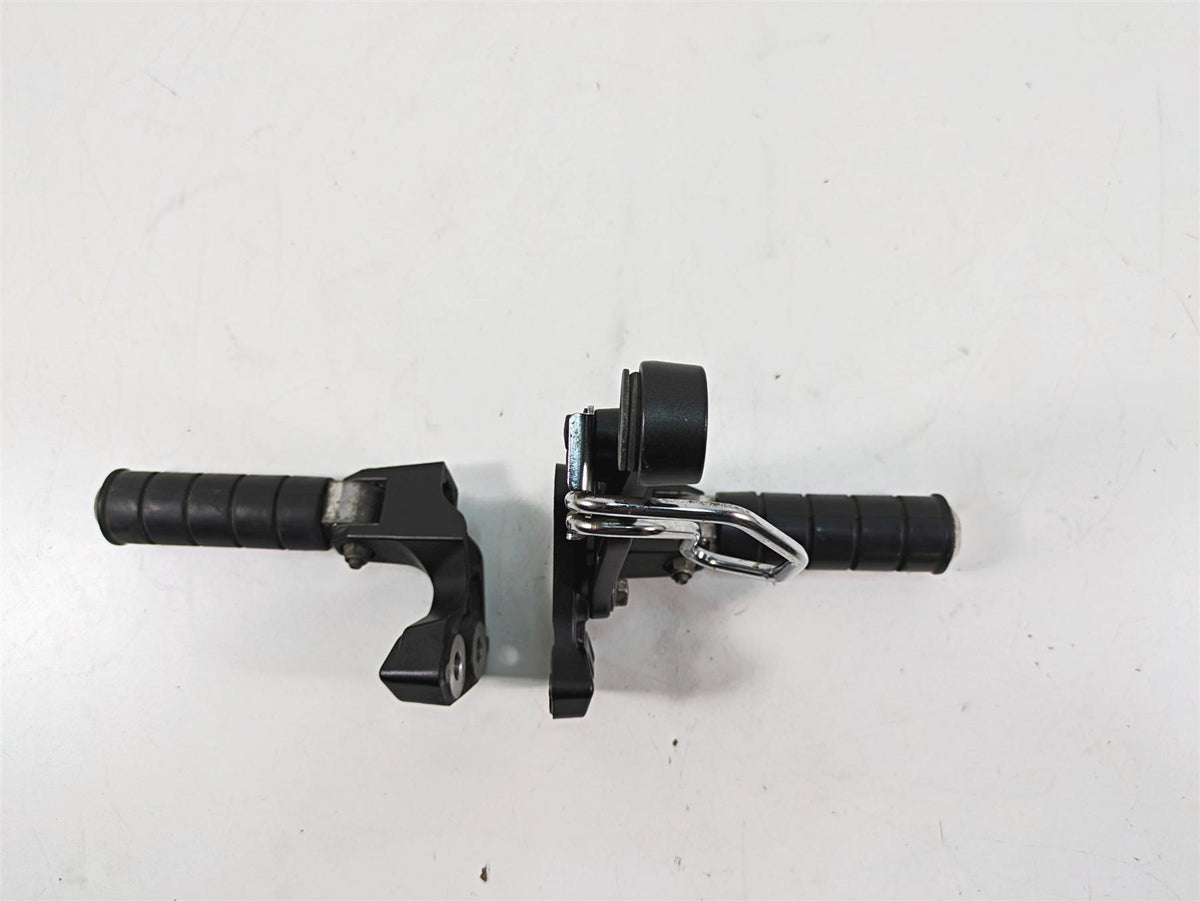 2009 Yamaha XV1900 Raider Rear Passenger Footpeg Rest Set 5C7-27430-00-00 {{ shop.shopifyCountryName }} - Mototech271