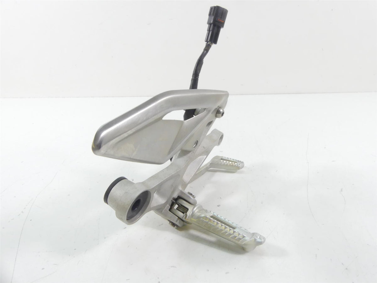 2019 Triumph Street Triple 765R Right Rider Footpeg & Brake Pedal T2081464 {{ shop.shopifyCountryName }} - Mototech271