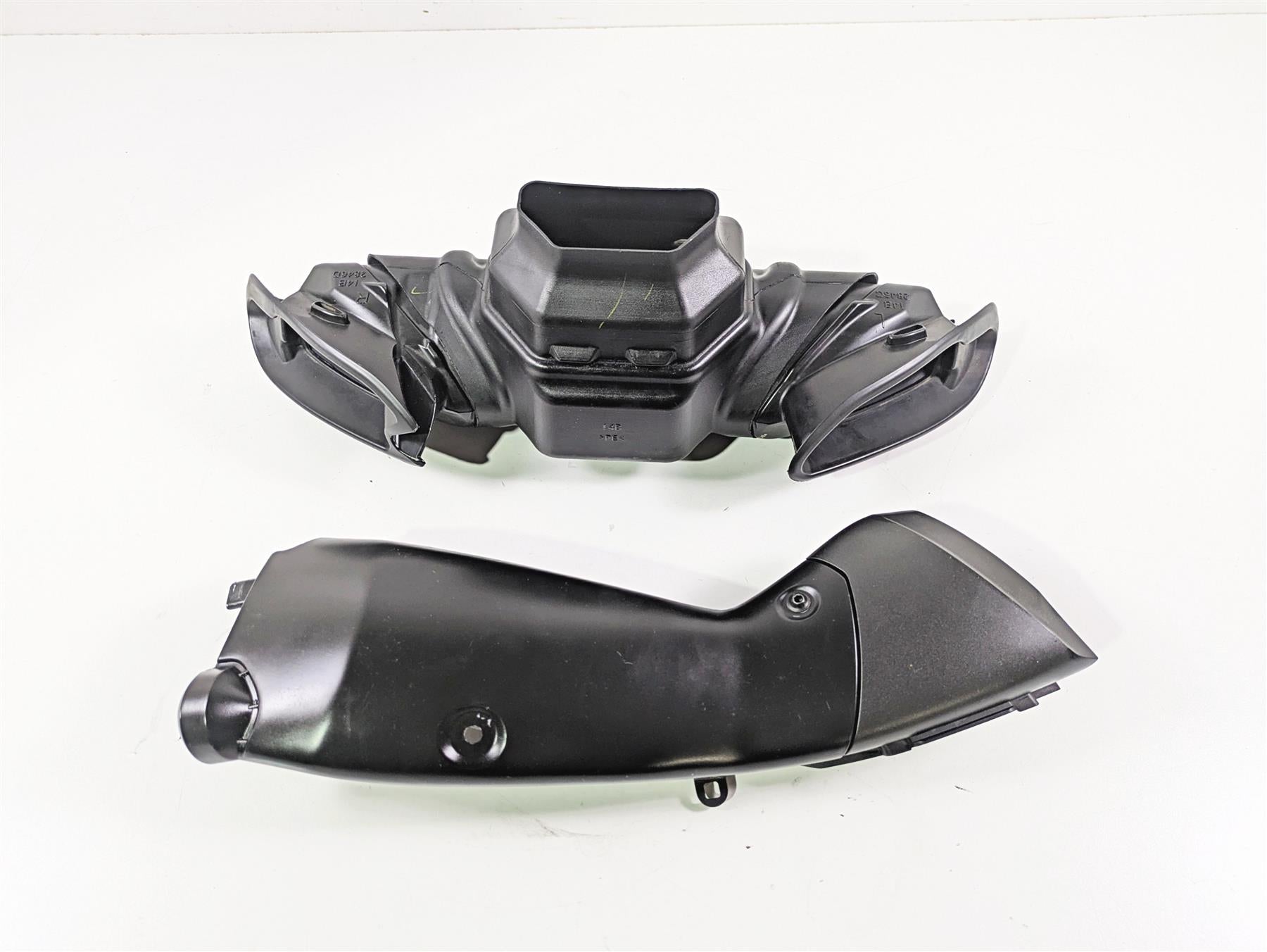 2014 Yamaha YZFR1 R1 RN22 Front Air Intake Duct Ram Scoop Set 14B-2845D-10-00