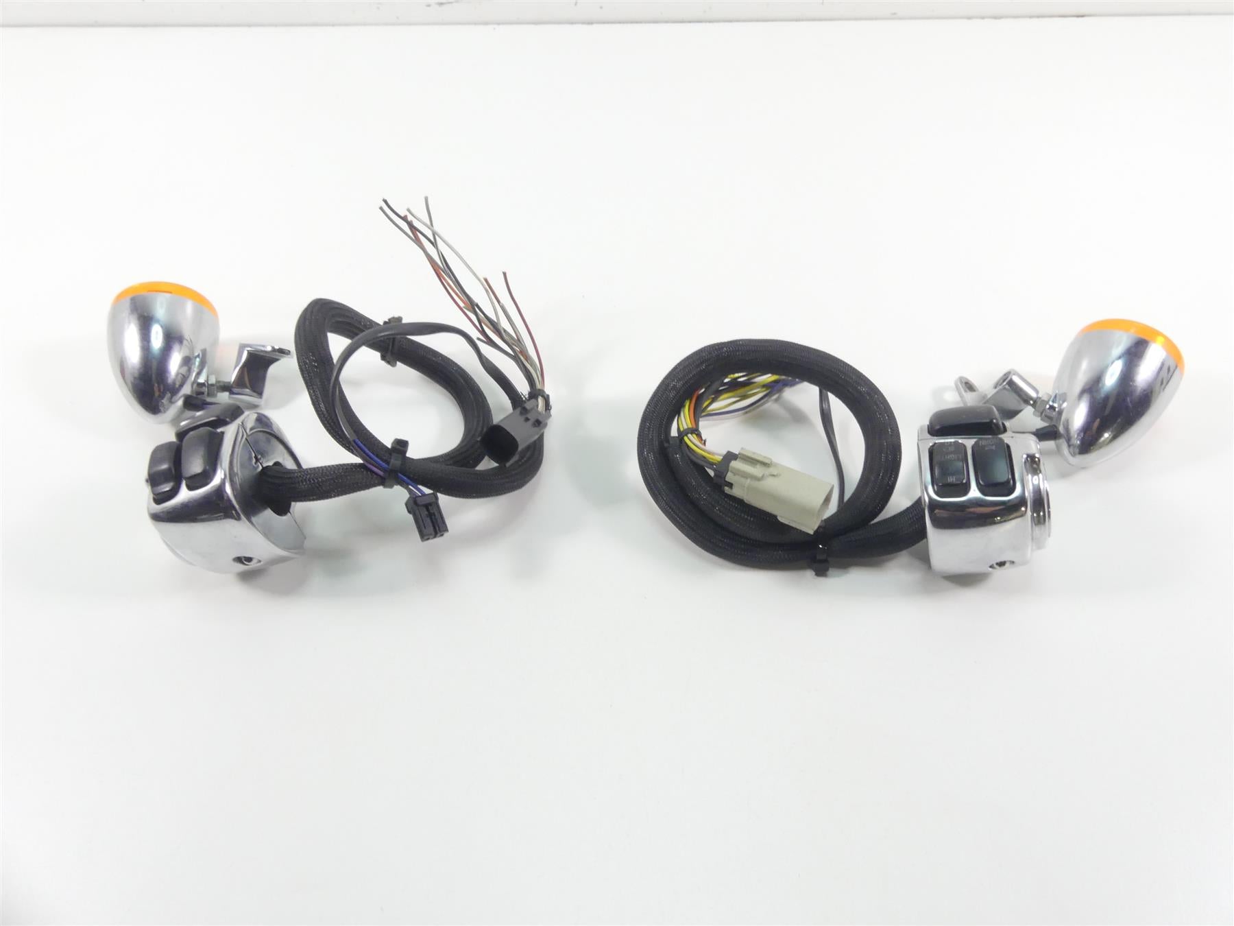 2009 Harley Dyna FXDF SE CVO Fat Bob Chrome Hand Control Switch Set 71682-06A {{ shop.shopifyCountryName }} - Mototech271