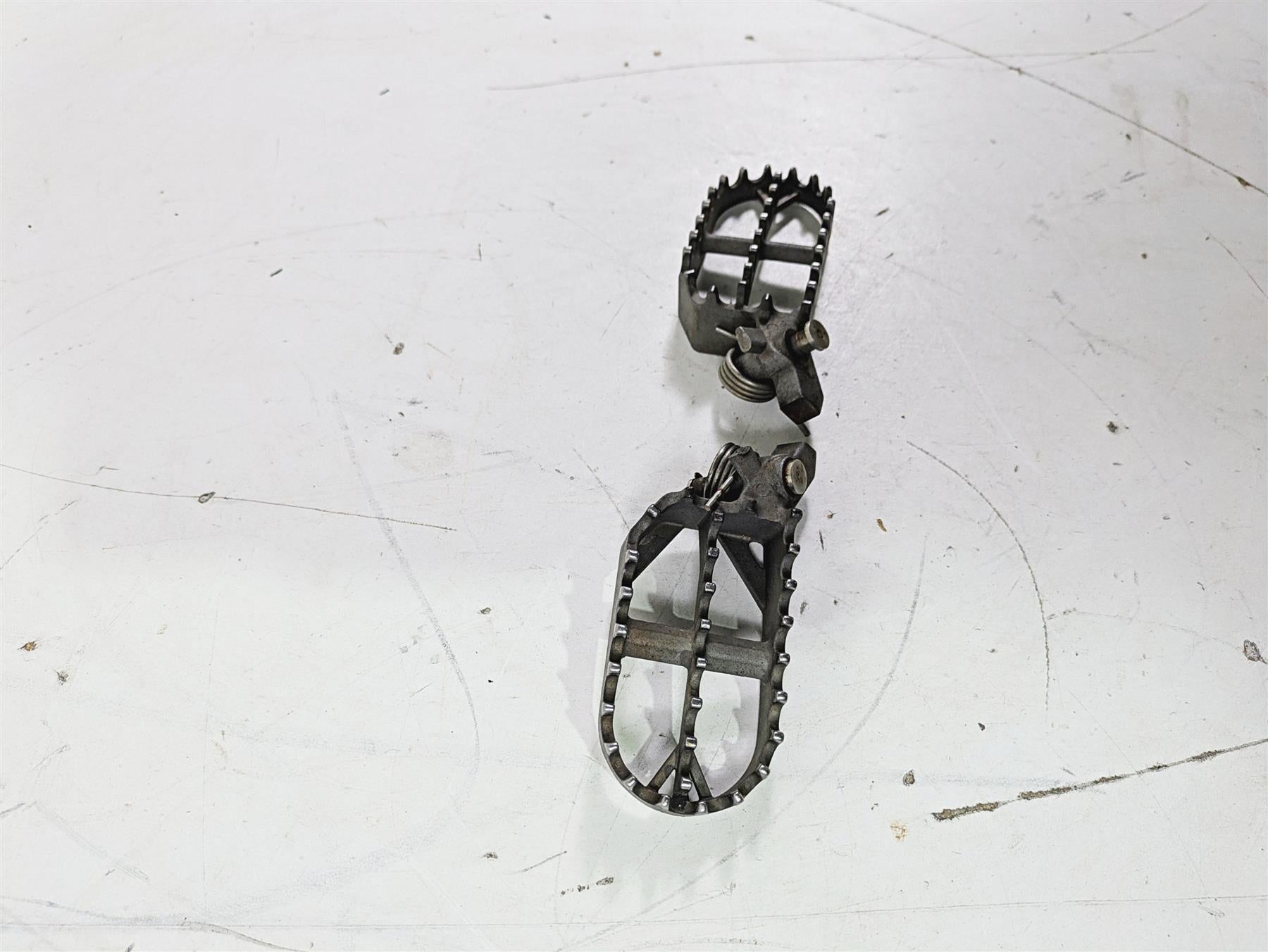 2015 BMW R1200GS Adv K51 Oem Rider Footpeg Foot Peg Set 46718529843 46718529844 {{ shop.shopifyCountryName }} - Mototech271