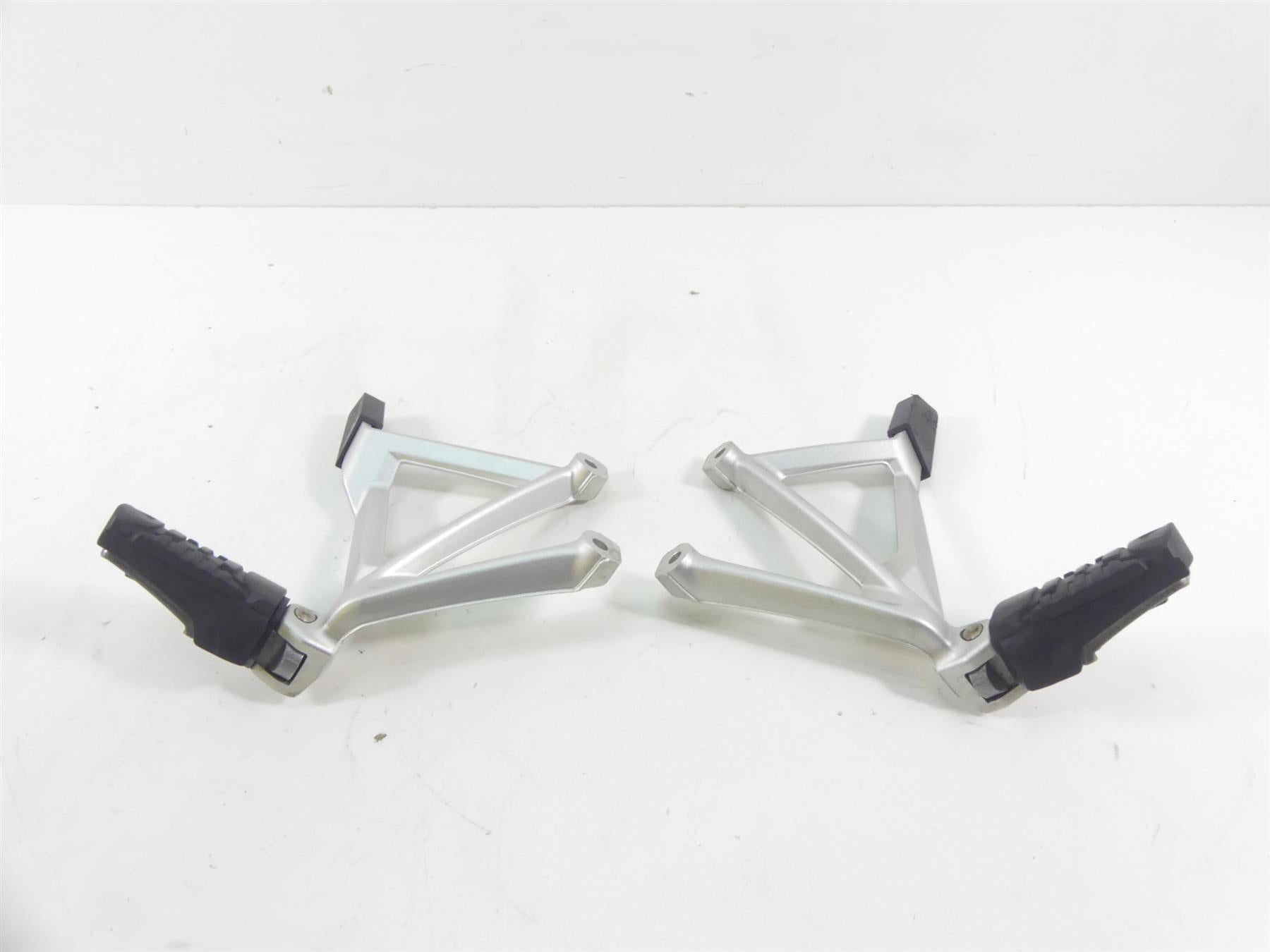 2014 BMW R1200GS K50 Rear Passenger Pillion Footpeg Foot Peg Set 46718526741