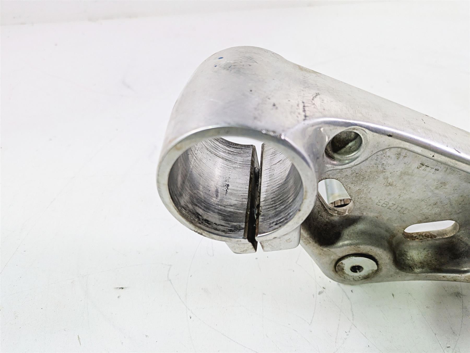 2013 Harley VRSCF Muscle Rod Lower Triple Tree Steering Clamp 46892-09B {{ shop.shopifyCountryName }} - Mototech271
