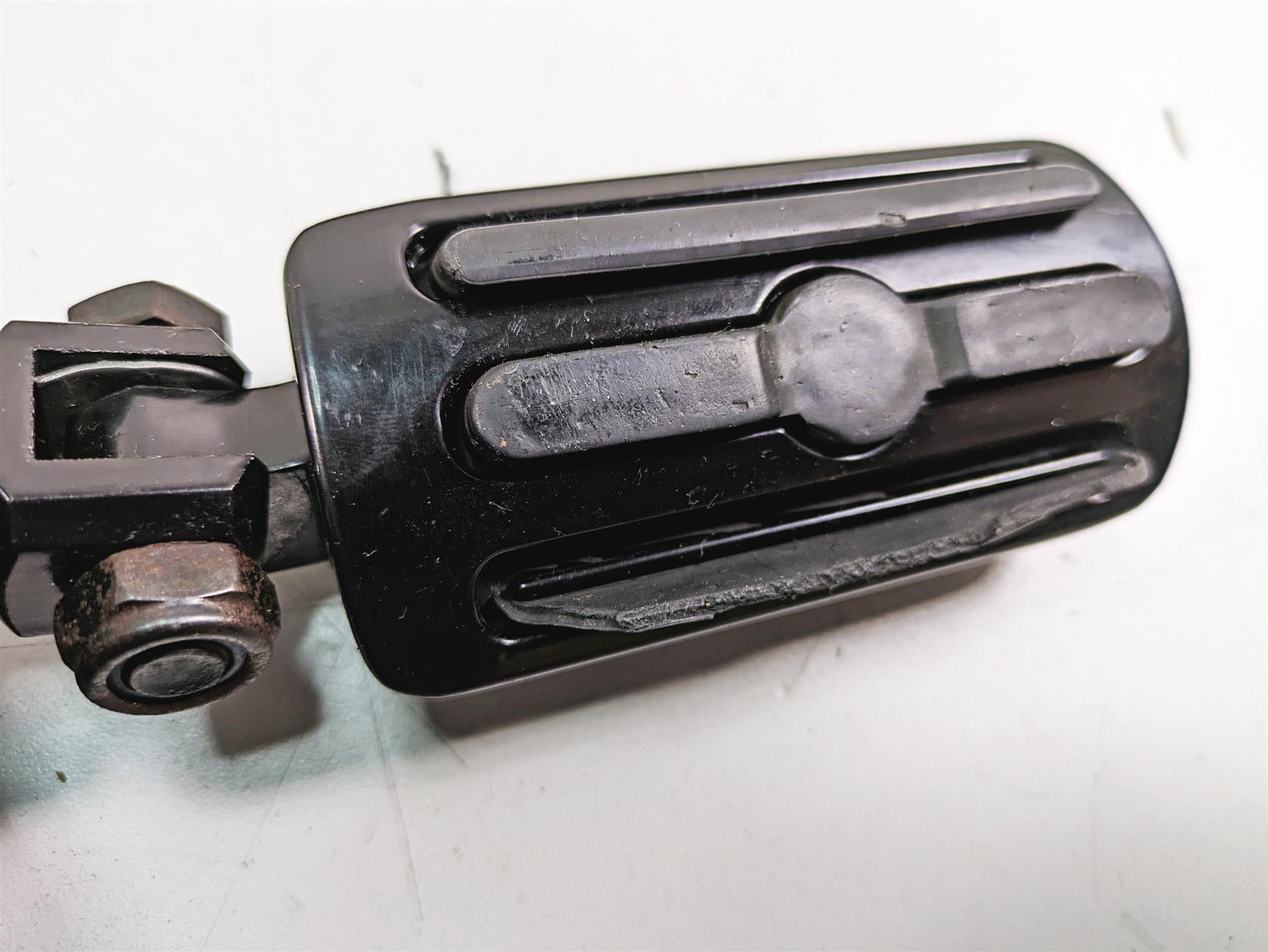 2009 Harley Softail FLSTSB Cross Bones Aftermarket Black Highway Peg Set {{ shop.shopifyCountryName }} - Mototech271