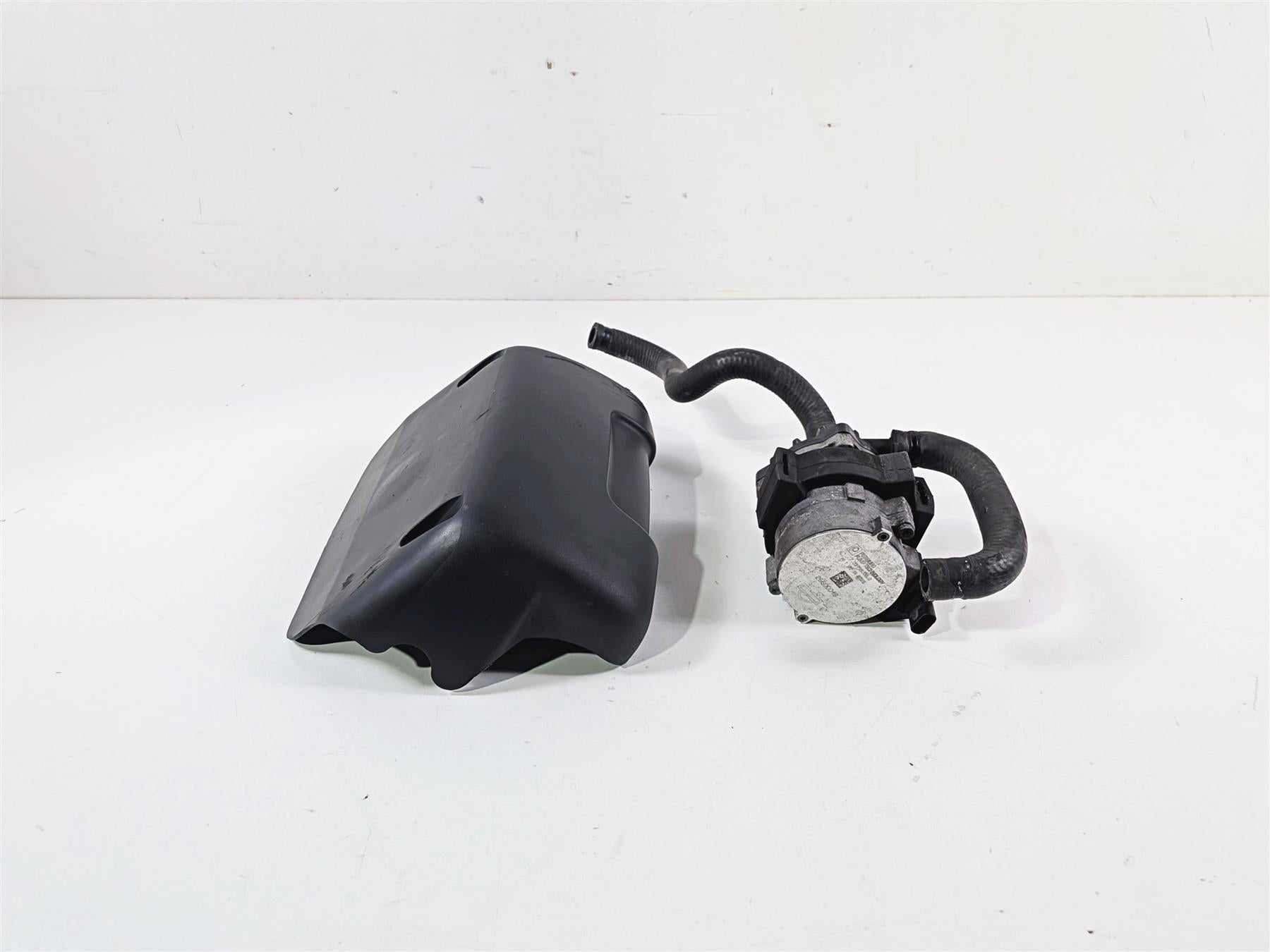 2020 Harley Touring FLTRK Road Glide Water Pump + Holder & Cover 26600048B {{ shop.shopifyCountryName }} - Mototech271