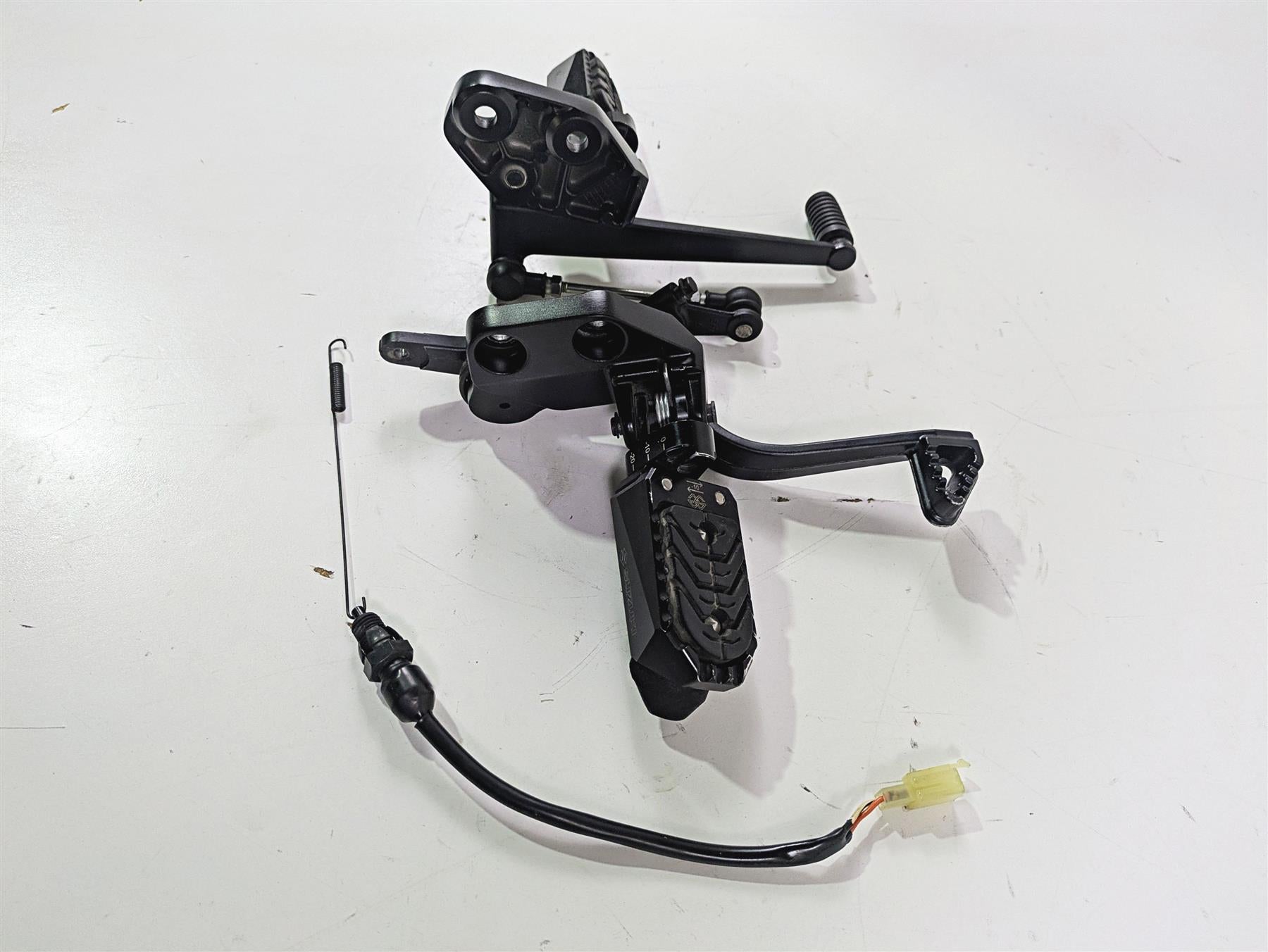2020 Suzuki V-Strom 1050 XT Front Footpeg Brake Shift Lever Set 43521-06G01-YAP {{ shop.shopifyCountryName }} - Mototech271