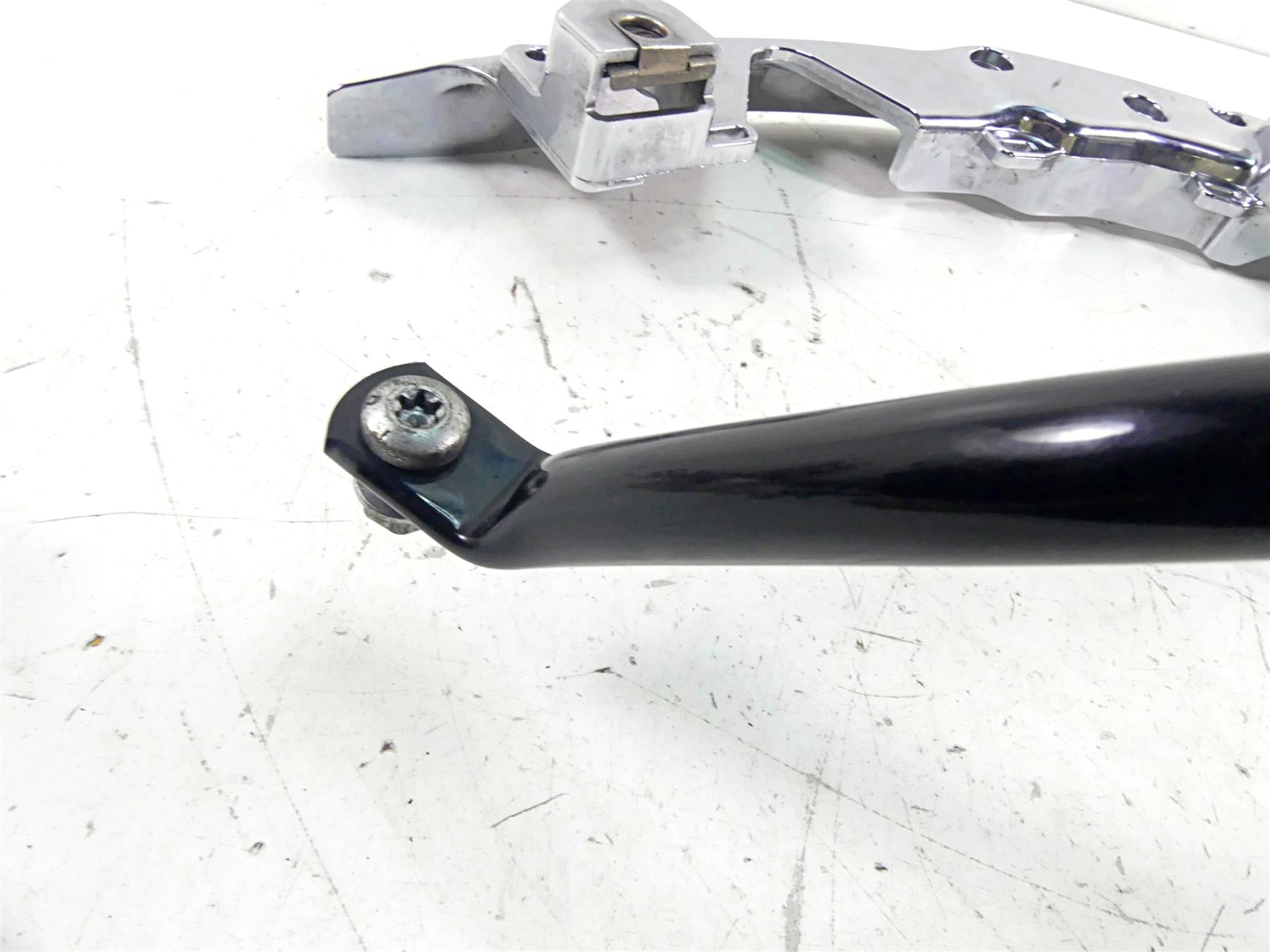 2015 Harley Touring FLHXS Street Glide Left Chrome Saddlebag Support 90200501 {{ shop.shopifyCountryName }} - Mototech271