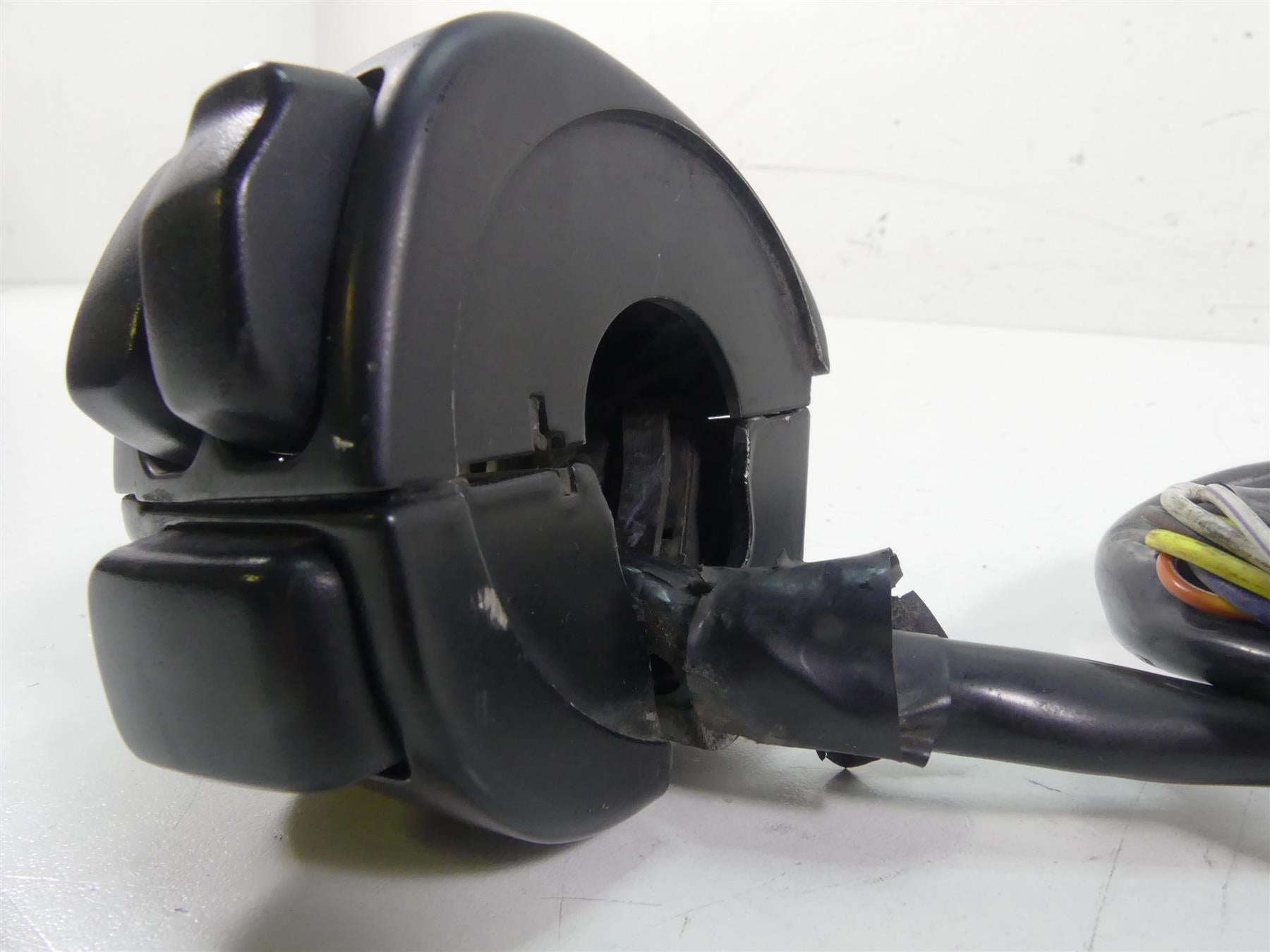 2007 Harley Sportster XL1200 Nightster Left Hand Control Switch 71682-06A {{ shop.shopifyCountryName }} - Mototech271