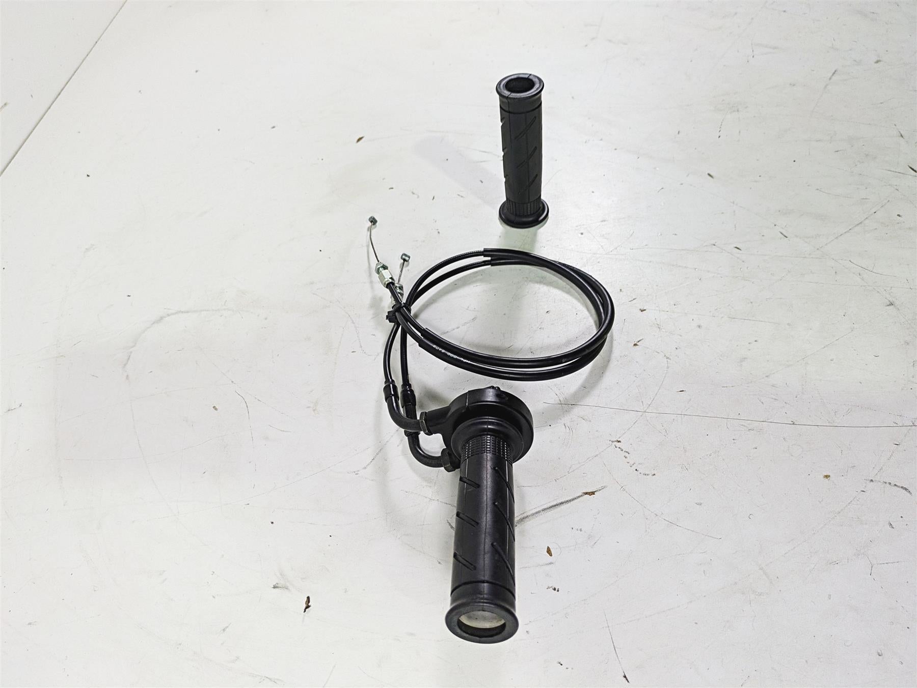 2008 Honda CBR1000RR SC59 Right Hand Throttle Grip & Cables Set 53140-MCF-305 {{ shop.shopifyCountryName }} - Mototech271