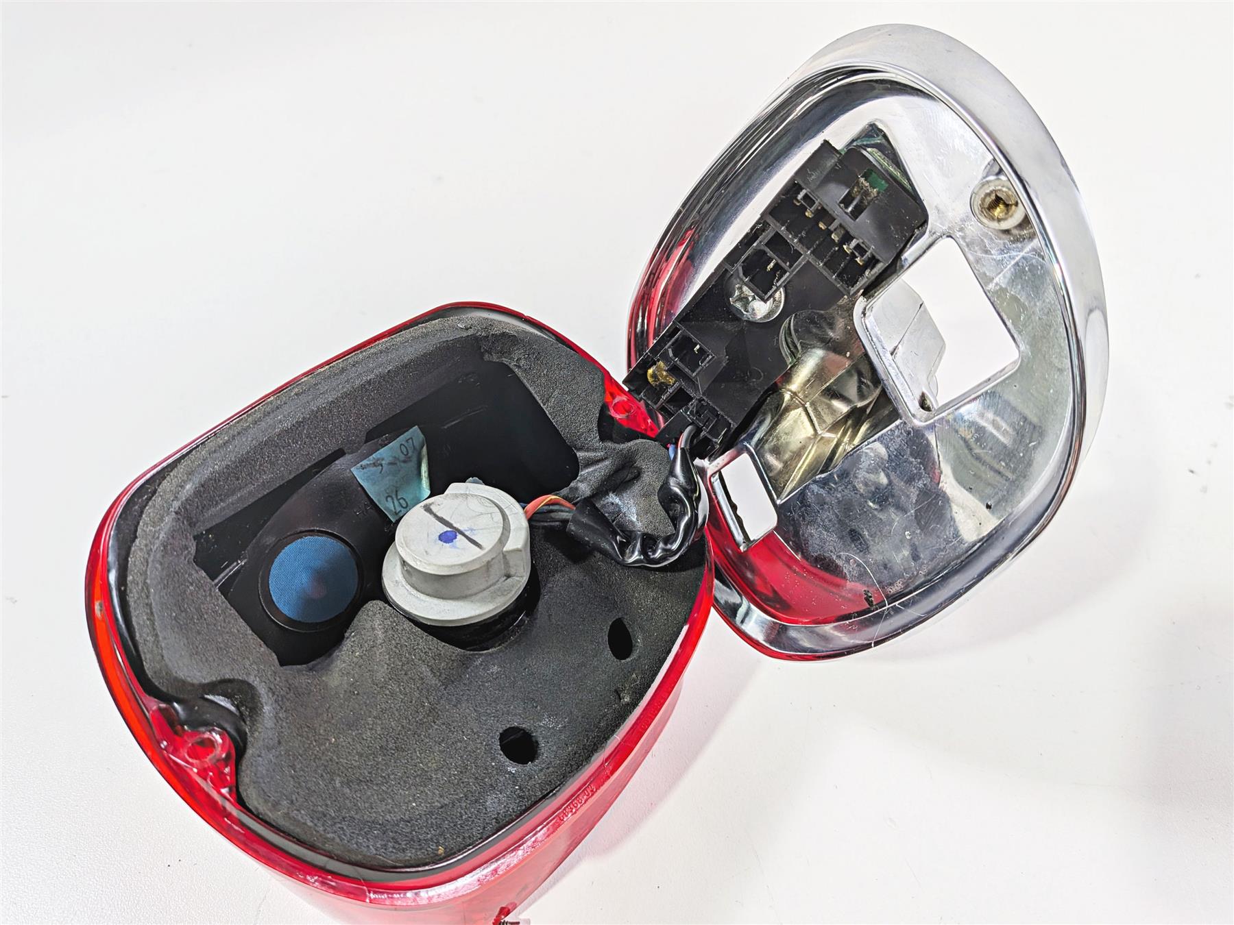2006 Harley Davidson Dyna FXDBI Street Bob Taillight Tail Light Lamp 68140-04 {{ shop.shopifyCountryName }} - Mototech271