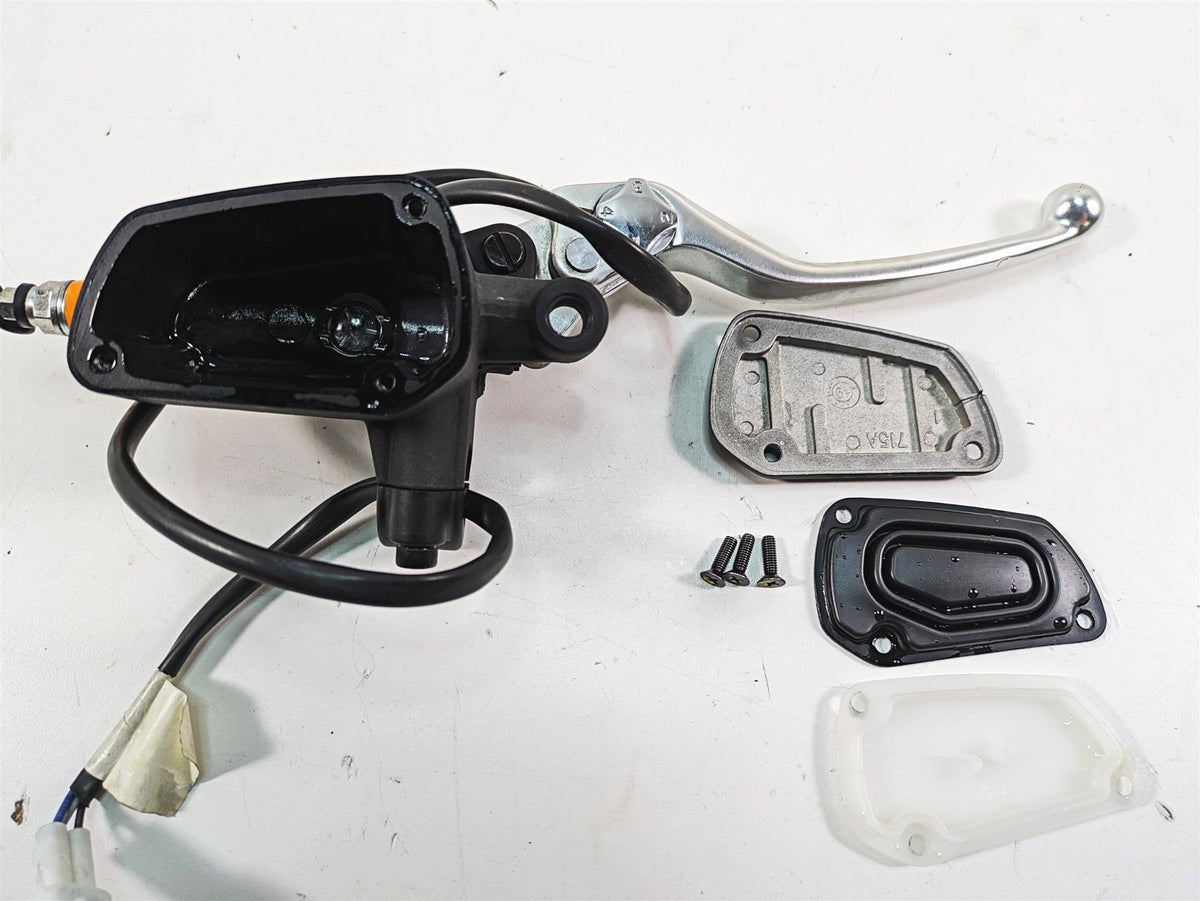 2020 Moto Guzzi V85 TT Adventure Front Brake Master Cylinder + Lever 2B006111 {{ shop.shopifyCountryName }} - Mototech271