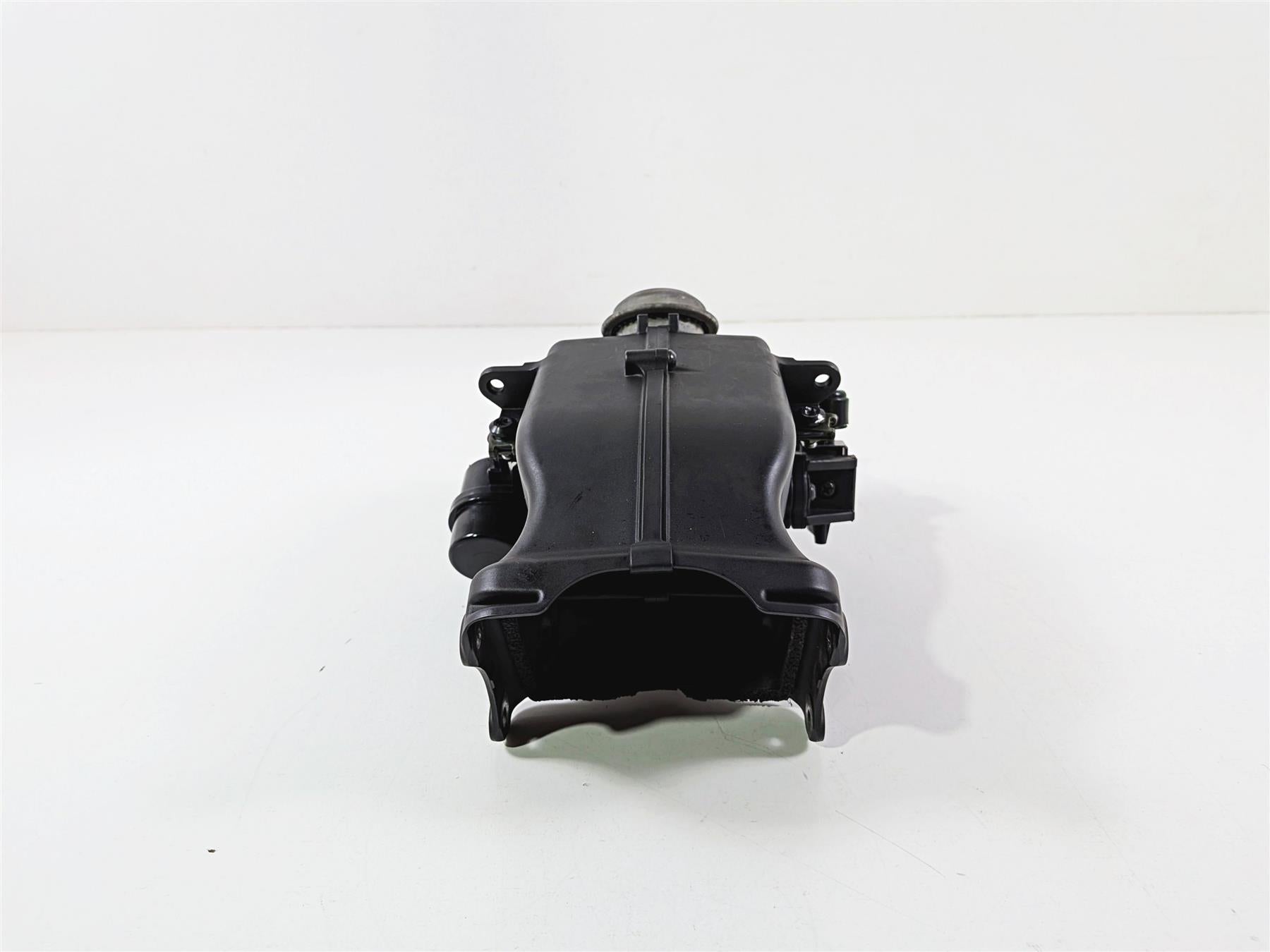 2024 Yamaha YZF R1 RN65 Front Center Air Duct Intake & Diaphragm B3L-2832E-00 {{ shop.shopifyCountryName }} - Mototech271