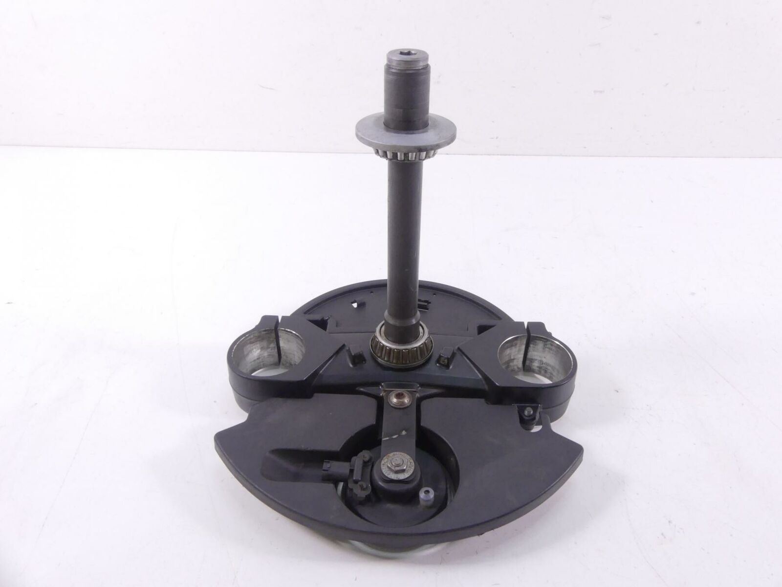 2010 BMW F800GS K72 Lower Triple Tree Steering Yoke 57mm + Cover 31427698362 {{ shop.shopifyCountryName }} - Mototech271