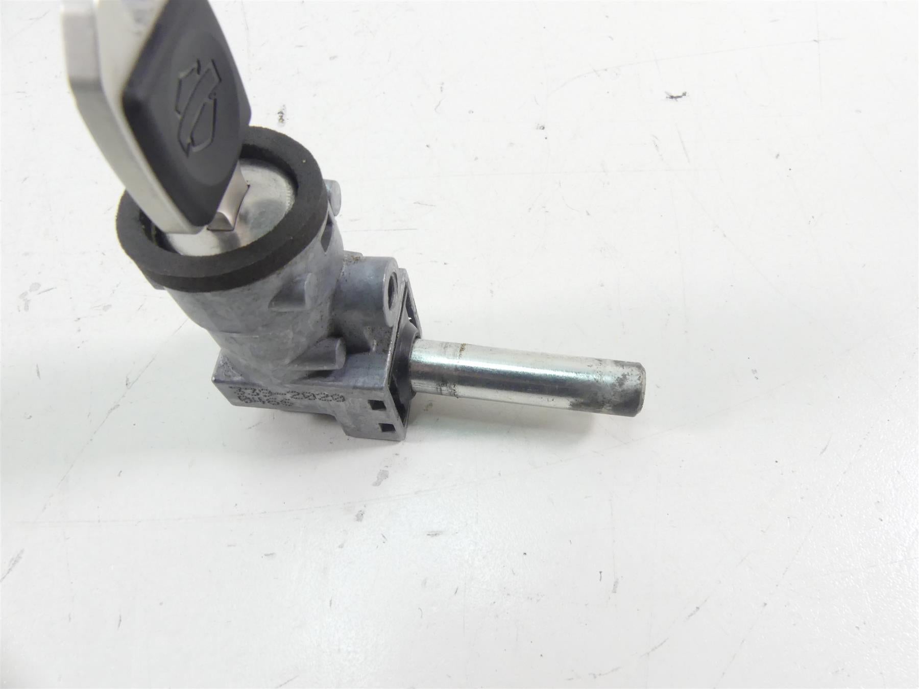 2021 Harley Softail FLSB Sport Glide Steering Fork Bag Lock + Key Set 45600050 {{ shop.shopifyCountryName }} - Mototech271