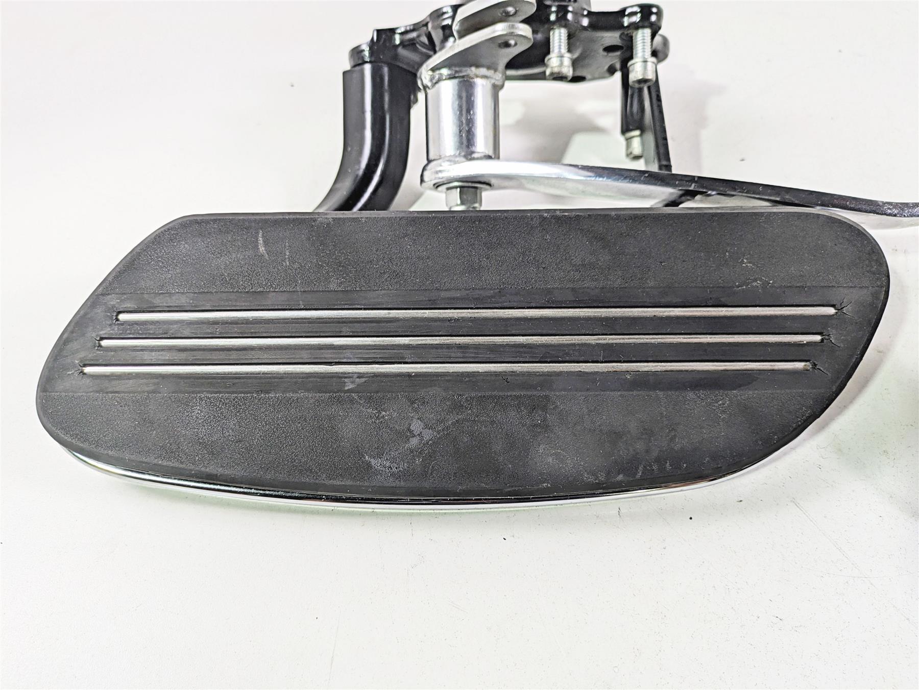 2021 Harley Touring FLTRX Road Glide Right Floor Board & Brake - Read 50688-04 {{ shop.shopifyCountryName }} - Mototech271