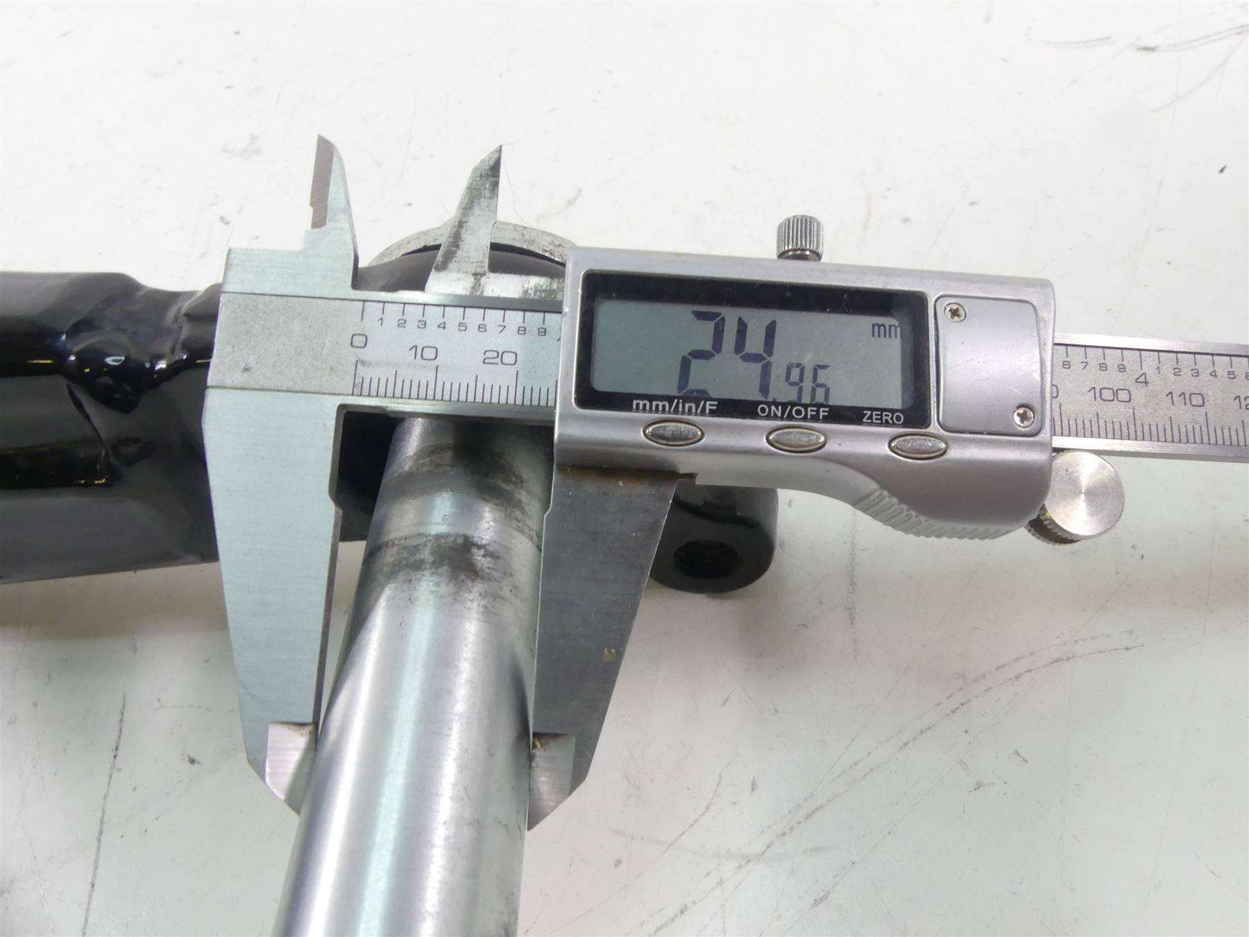 2016 Harley Touring FLTRX Road Glide Swingarm Swing Arm + 25mm Axle 45470-09 {{ shop.shopifyCountryName }} - Mototech271