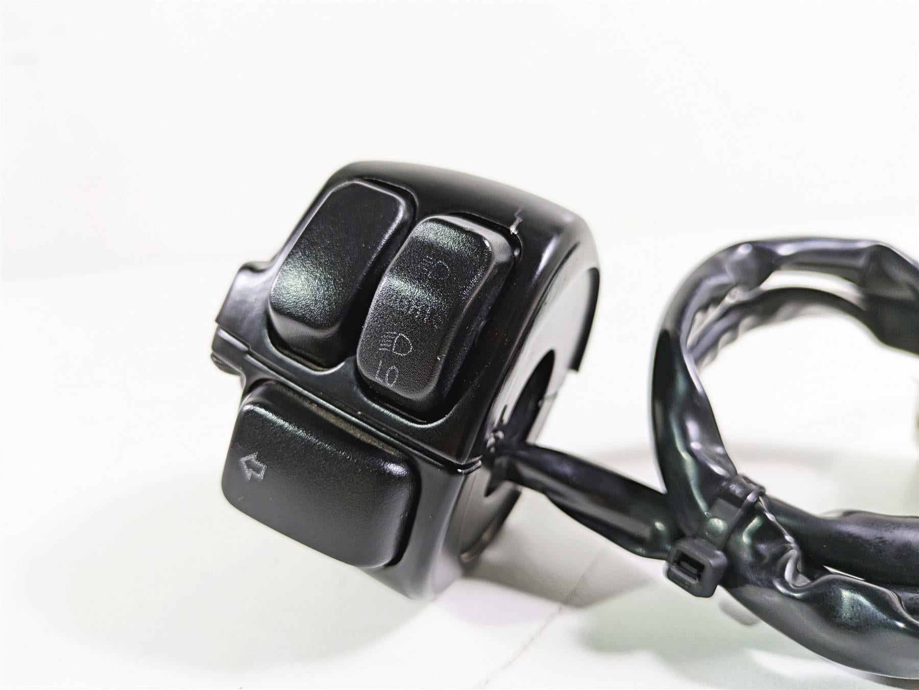 2009 Harley XR1200 Sportster Left Hand Turn Signal Control Switch 71682-06A {{ shop.shopifyCountryName }} - Mototech271
