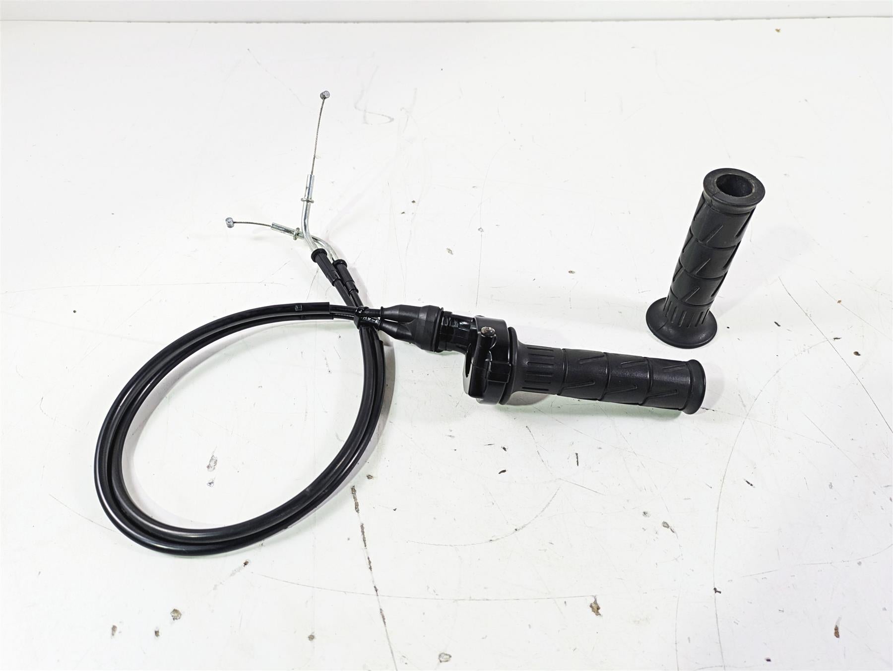 2005 Kawasaki ZX12R Ninja Throttle Grip & Cables Set 32099-1193 {{ shop.shopifyCountryName }} - Mototech271