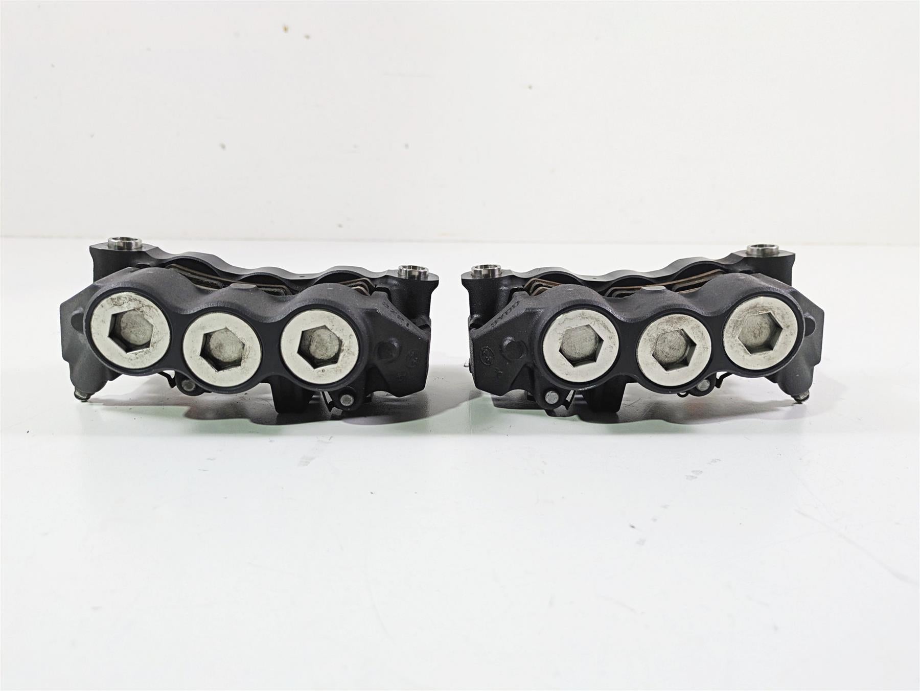 2014 Yamaha YZFR1 R1 RN22 6 Piston Front Brake Calipers 4C8-2580T-10 4C8-2580U