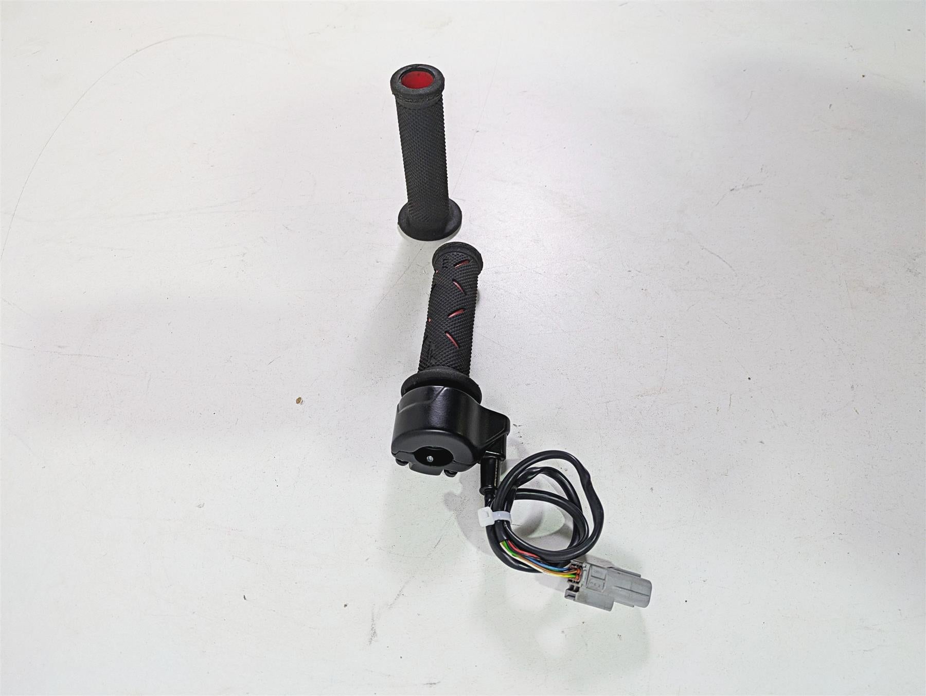 2013 Ducati Hypermotard 821 SP Ride By Wire Throttle Grip Set 66020034E {{ shop.shopifyCountryName }} - Mototech271