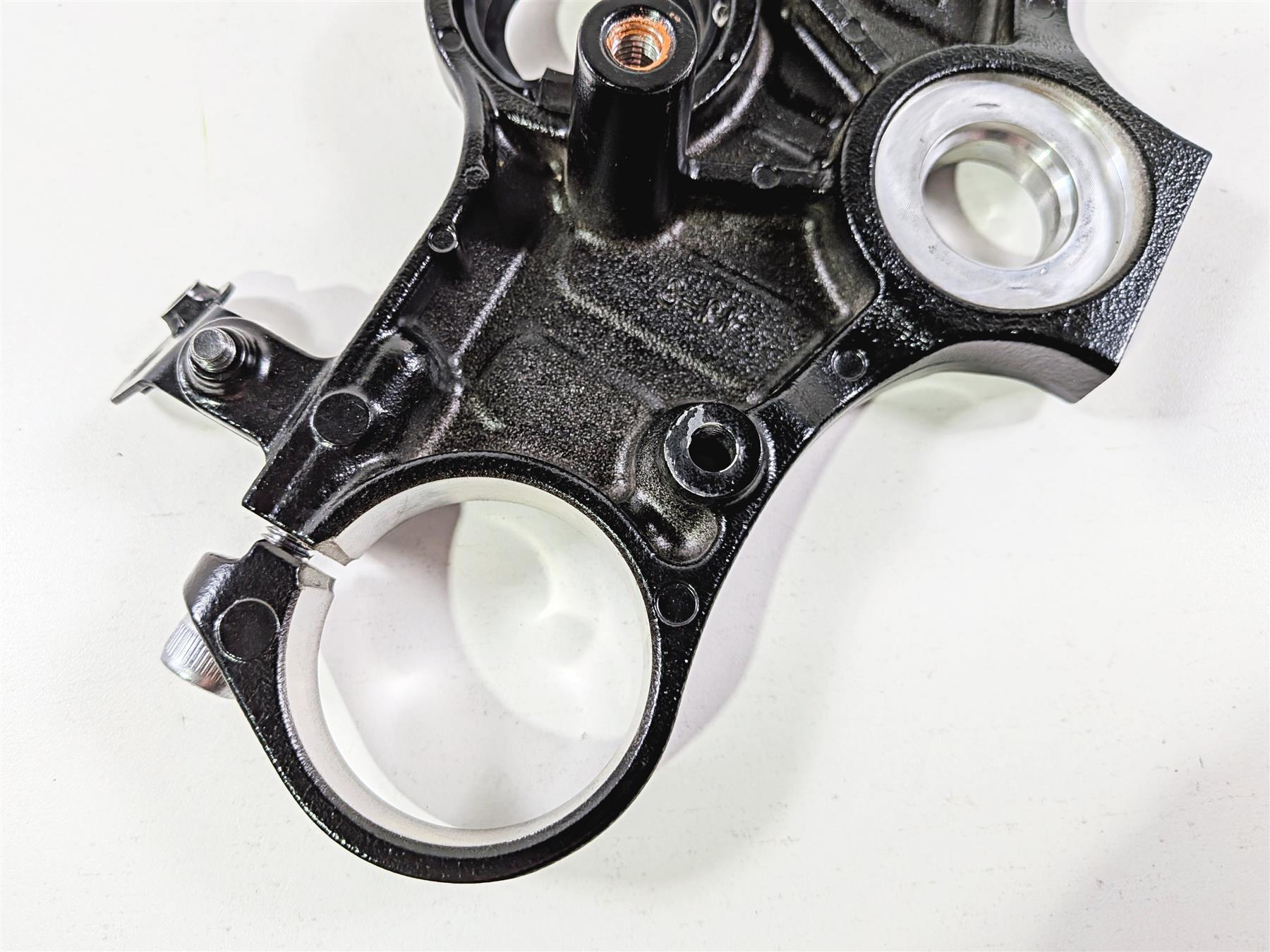 2025 Yamaha YZF R7 Black Upper Triple Tree Steering Clamp BEB-23435-01-00 {{ shop.shopifyCountryName }} - Mototech271