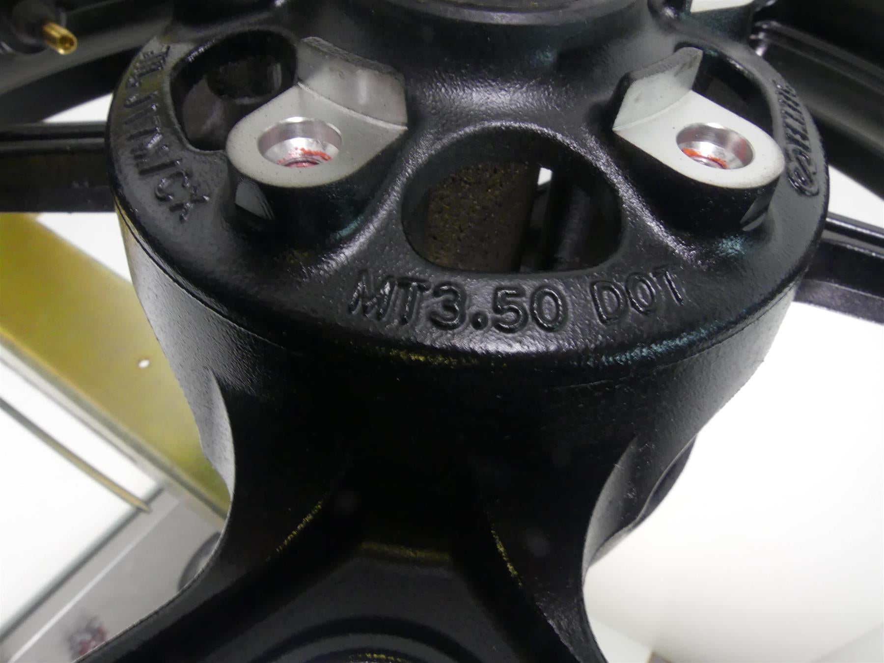 2013 Kawasaki ZX636 ZX6R Ninja Straight 17x3.5 Front Wheel Rim 41073-0596-18F {{ shop.shopifyCountryName }} - Mototech271