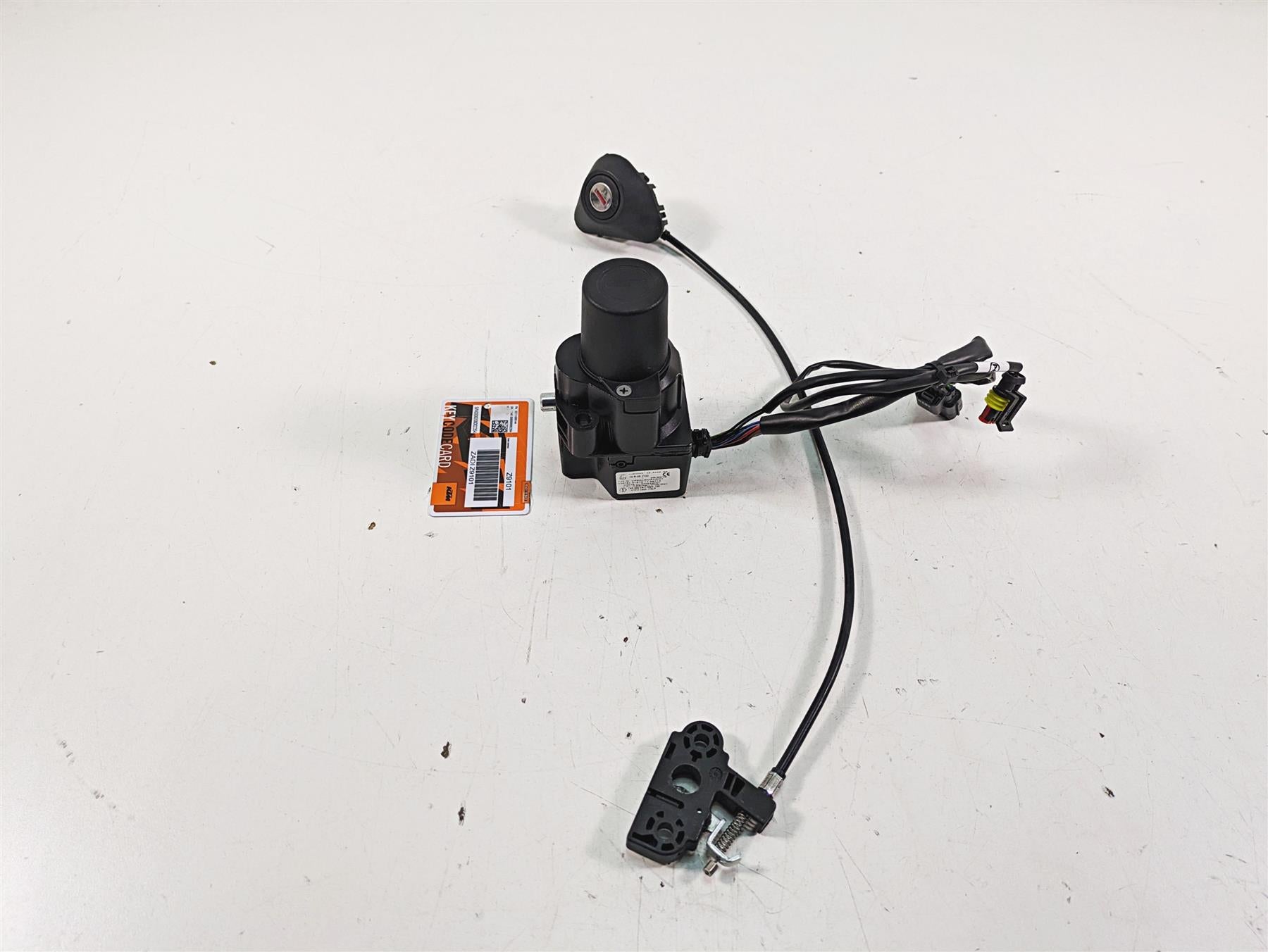 2020 KTM 1290 Super Adventure R Ignition Switch Key Card Lock Set 60711066144 {{ shop.shopifyCountryName }} - Mototech271