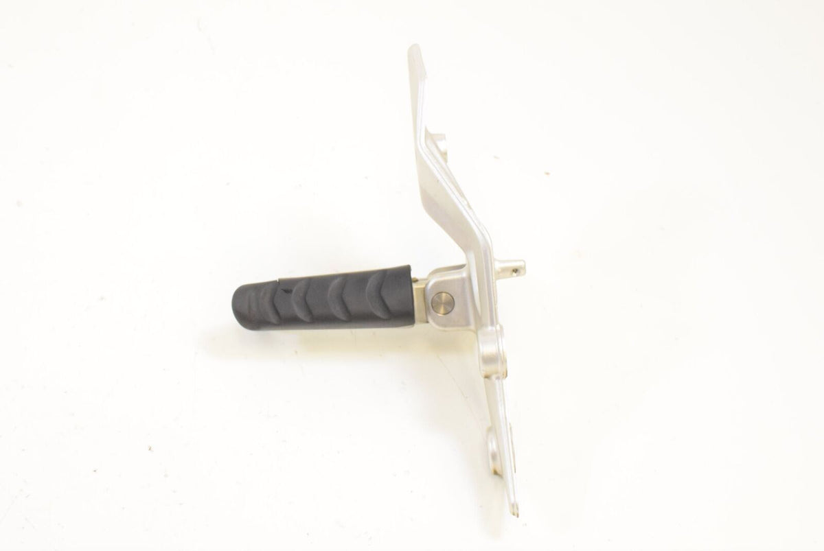 2016 BMW R1200R R1200 R K53 Right Rider Driver Footpeg Foot Peg 46718540797 {{ shop.shopifyCountryName }} - Mototech271