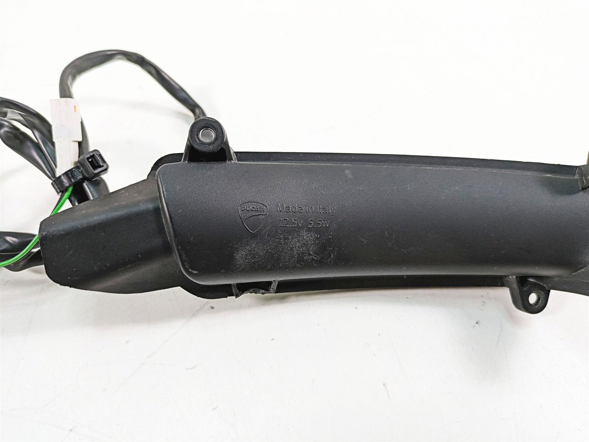 2020 Ducati Hypermotard 950 SP Right Front Blinker Turn Signal - Read 53010342A {{ shop.shopifyCountryName }} - Mototech271