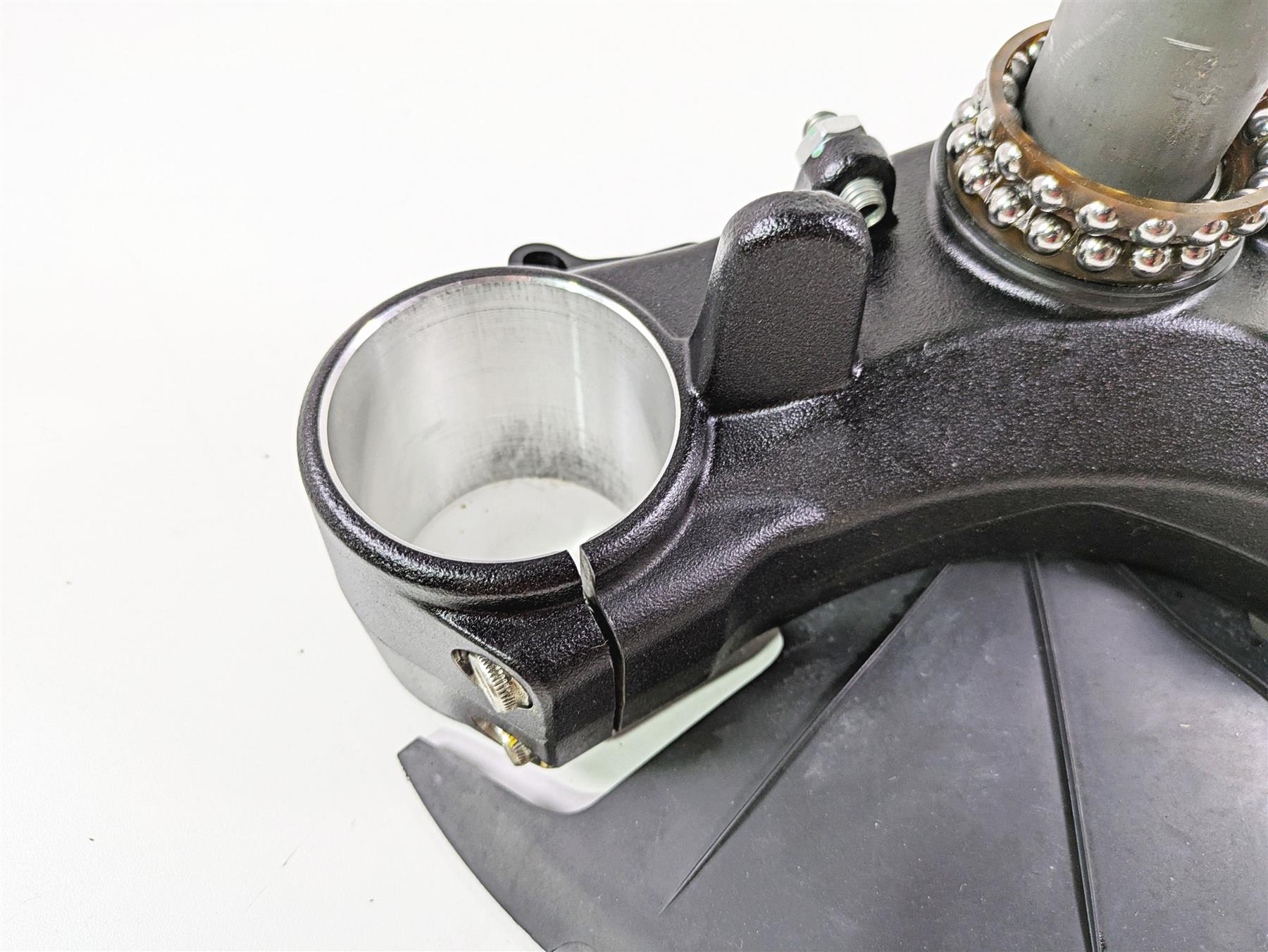 2019 Ducati Supersport 939 S Lower Triple Tree Steering Clamp 34220991AB {{ shop.shopifyCountryName }} - Mototech271