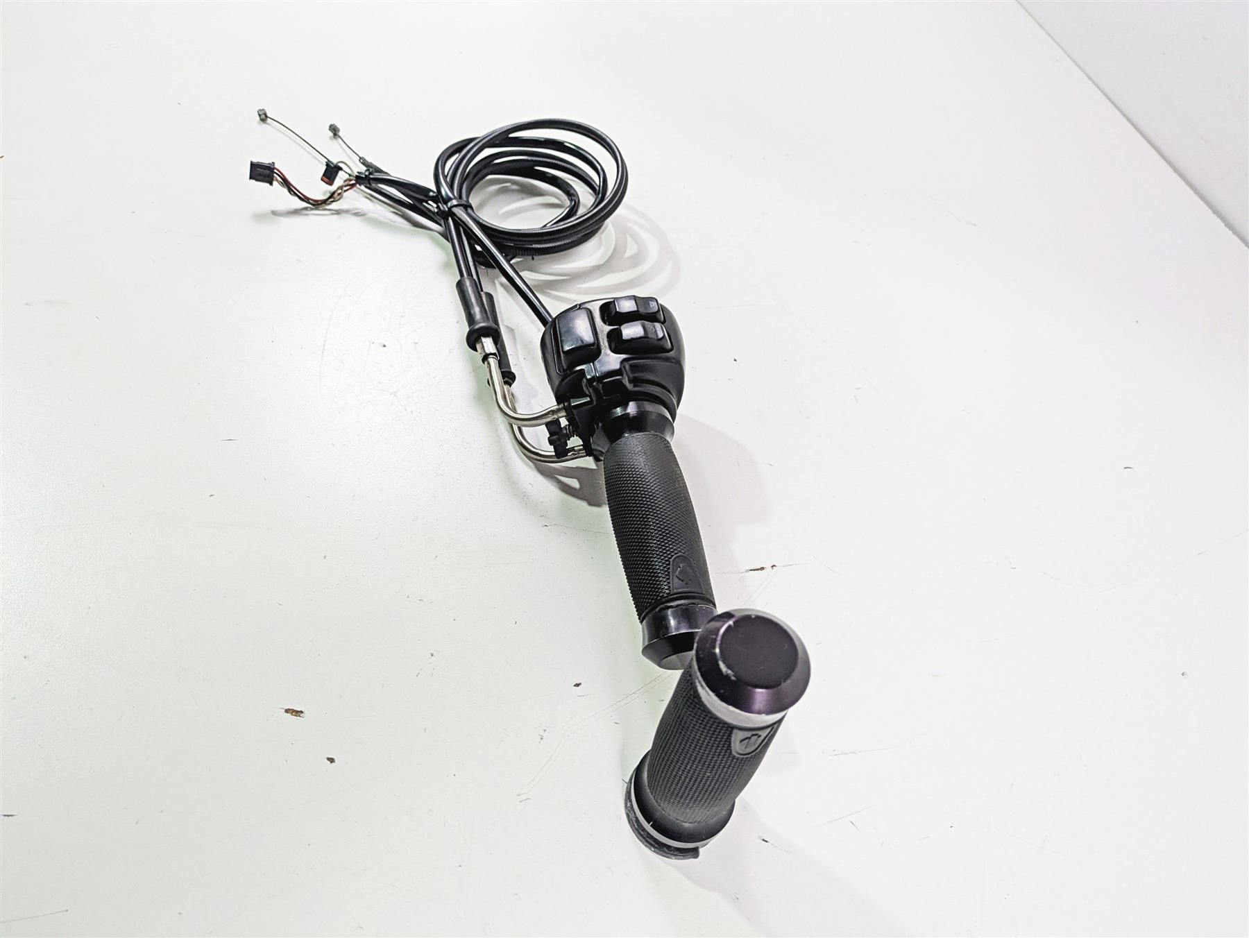 2014 Harley FLS Softail Slim Right Hand Throttle Control Switch 72948-12 {{ shop.shopifyCountryName }} - Mototech271