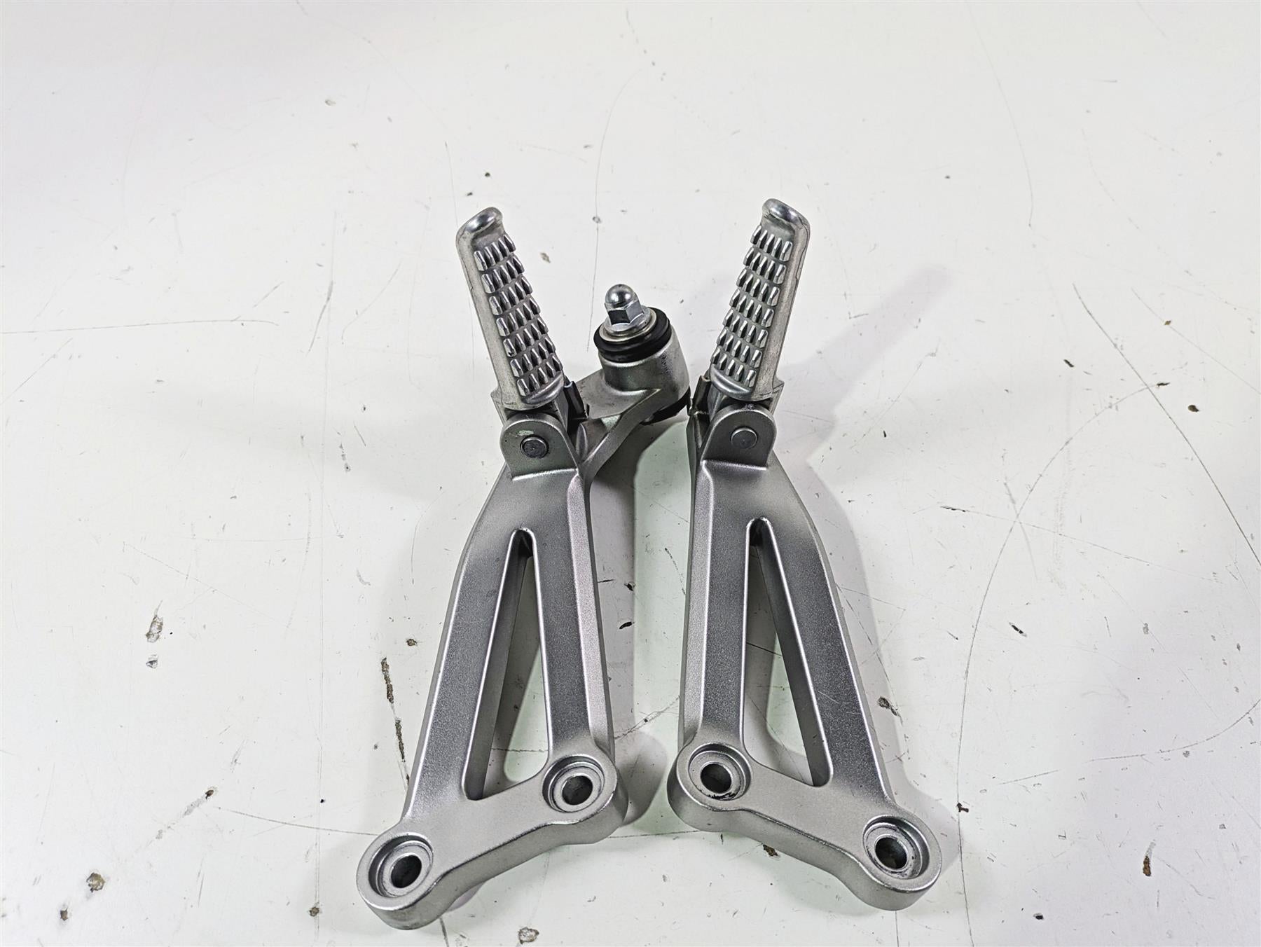 2005 Kawasaki ZX12R Ninja Rear Passenger Footpeg Set 35063-0062-458 {{ shop.shopifyCountryName }} - Mototech271