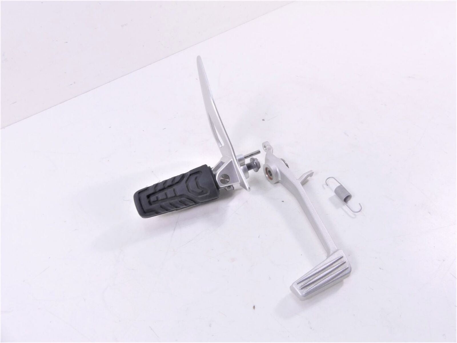 2017 BMW R1200RT RTW K52 Right Front Footpeg & Brake Pedal 46718535642 {{ shop.shopifyCountryName }} - Mototech271