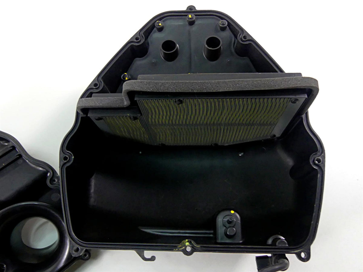 2022 Triumph Speed Triple 1200 RS Air Cleaner Breather Filter Box T2205677 {{ shop.shopifyCountryName }} - Mototech271