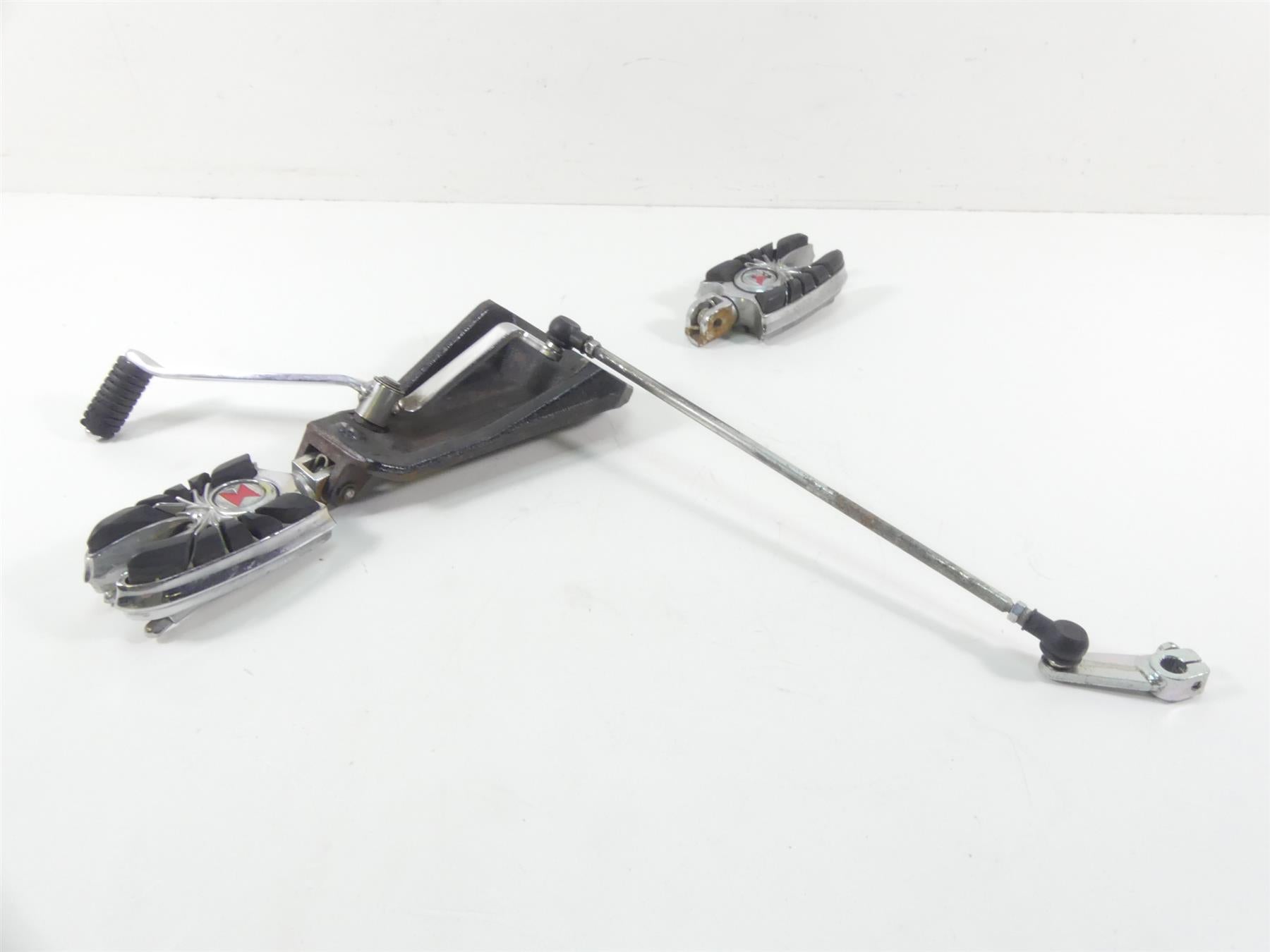 2007 Suzuki M109R VZR1800 Boulevard Left Rider Footpeg & Shifter 43521-48G01 {{ shop.shopifyCountryName }} - Mototech271