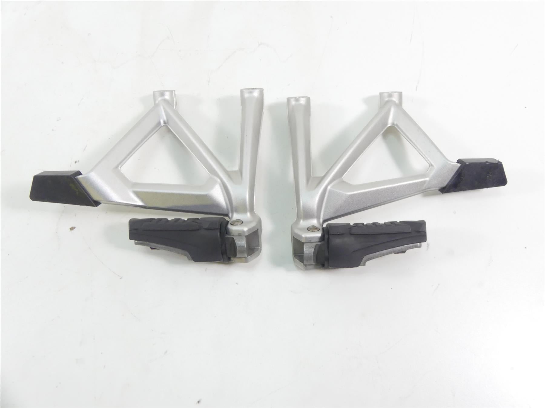 2014 BMW R1200GS K50 Rear Passenger Pillion Footpeg Foot Peg Set 46718526741 {{ shop.shopifyCountryName }} - Mototech271
