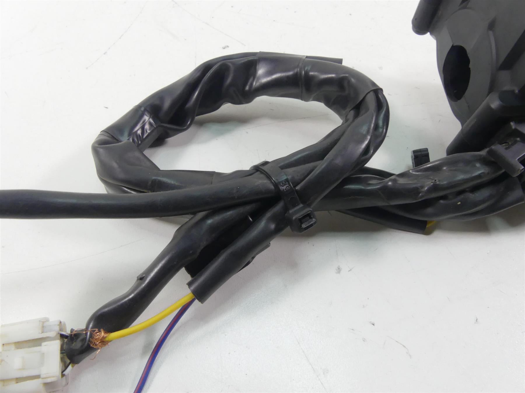 2022 Yamaha MT09 FZ09 Right Control Switch & Throttle Set - Read B7N-26240-00-00 {{ shop.shopifyCountryName }} - Mototech271