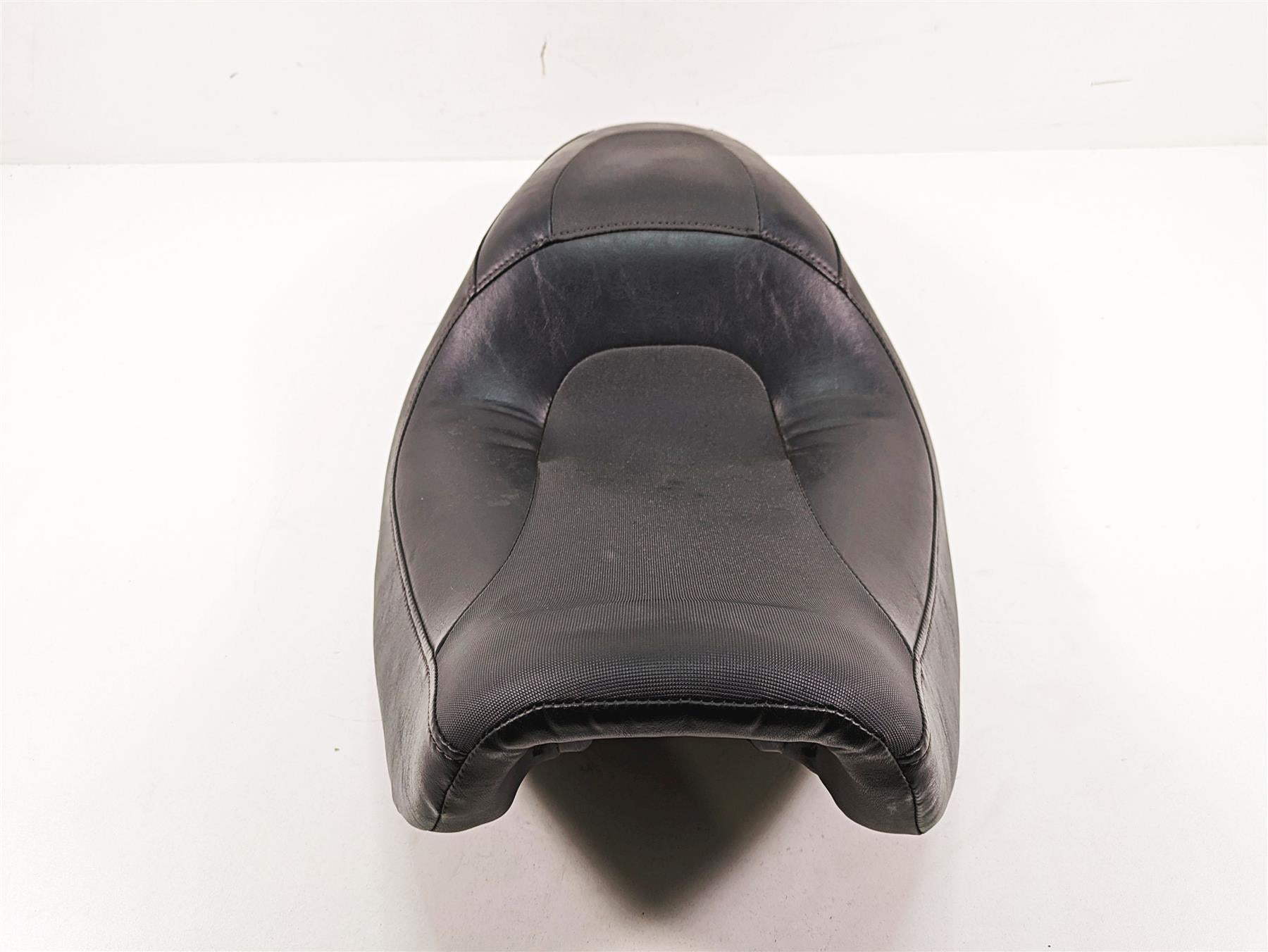2009 Harley FXDF Dyna Fat Bob Oem Duo Rider Driver Seat Saddle 53108-08 {{ shop.shopifyCountryName }} - Mototech271