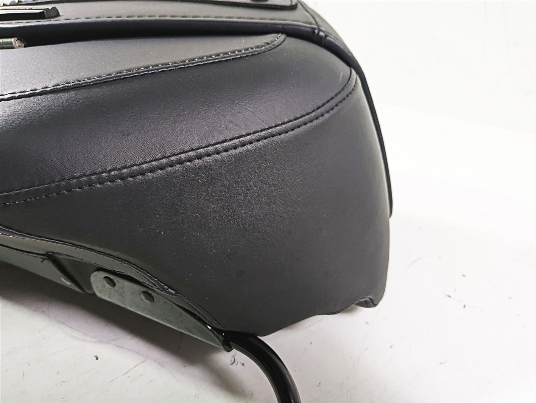 2019 Harley FLHCS Softail Heritage Right Saddle Bag Saddlebag 90201436 {{ shop.shopifyCountryName }} - Mototech271