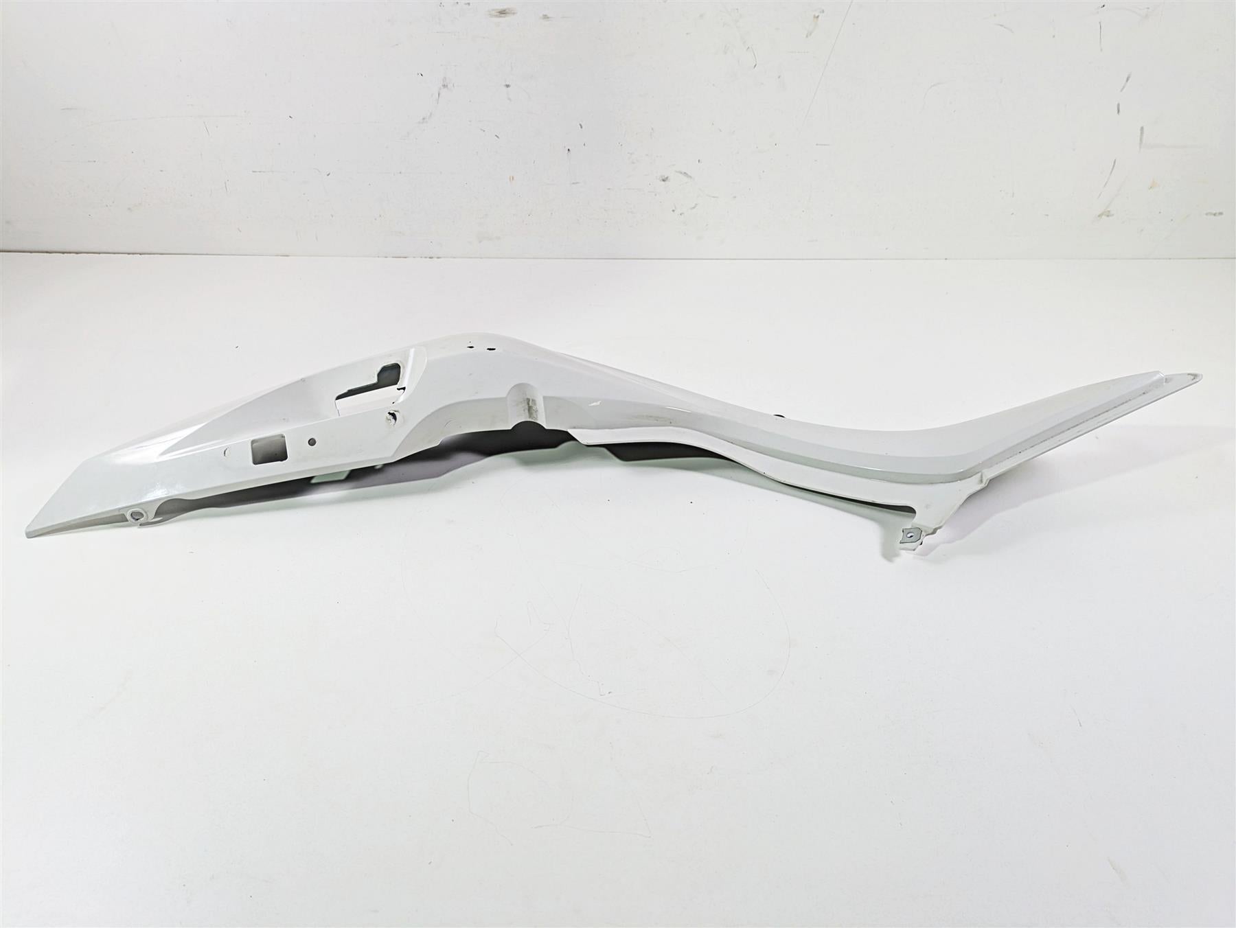 2019 BMW R1250RT K52 Left Tail Side Cover Fairing - Read 46638533577 {{ shop.shopifyCountryName }} - Mototech271