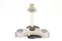 Load image into Gallery viewer, 2006 Suzuki GSXR600 GSX-R600 Lower Triple Tree Steering Yoke 51410-01H00 | Mototech271
