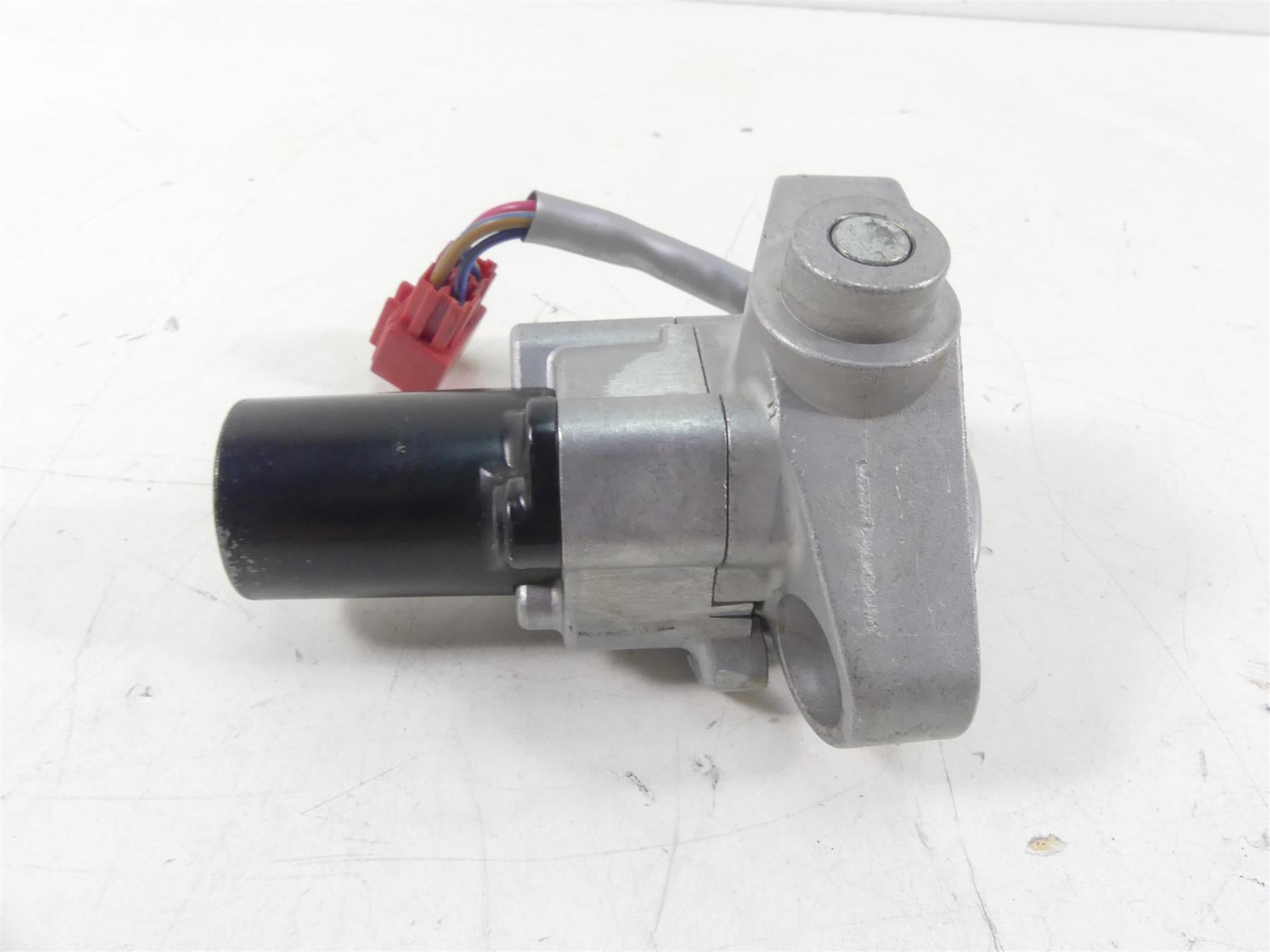 2002 Yamaha XVS1100 V-Star Ignition Switch Key Tank Cap Lock Set 4TR-82501-01-00 {{ shop.shopifyCountryName }} - Mototech271
