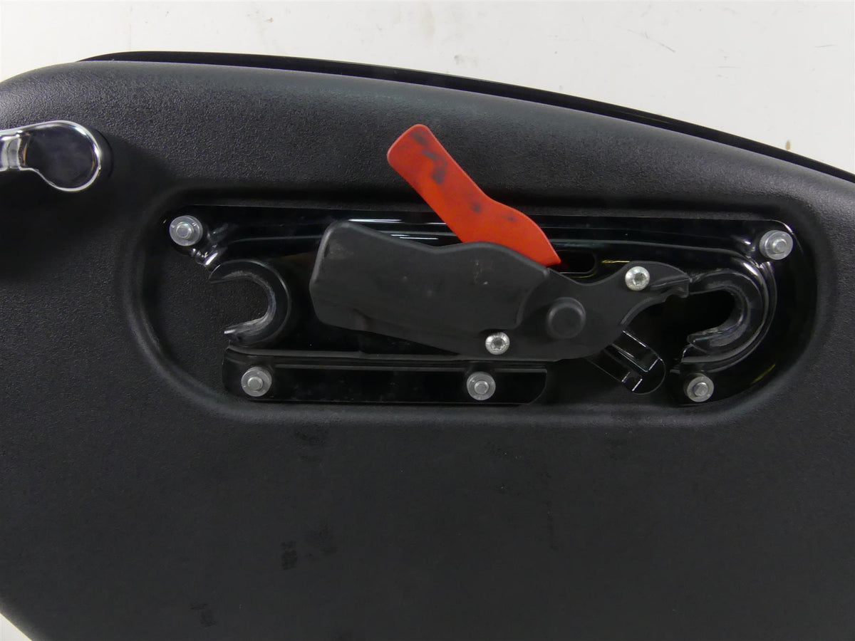 2021 Harley Softail FLSB Sport Glide Right Side Saddlebag Saddle Bag 90201448 {{ shop.shopifyCountryName }} - Mototech271