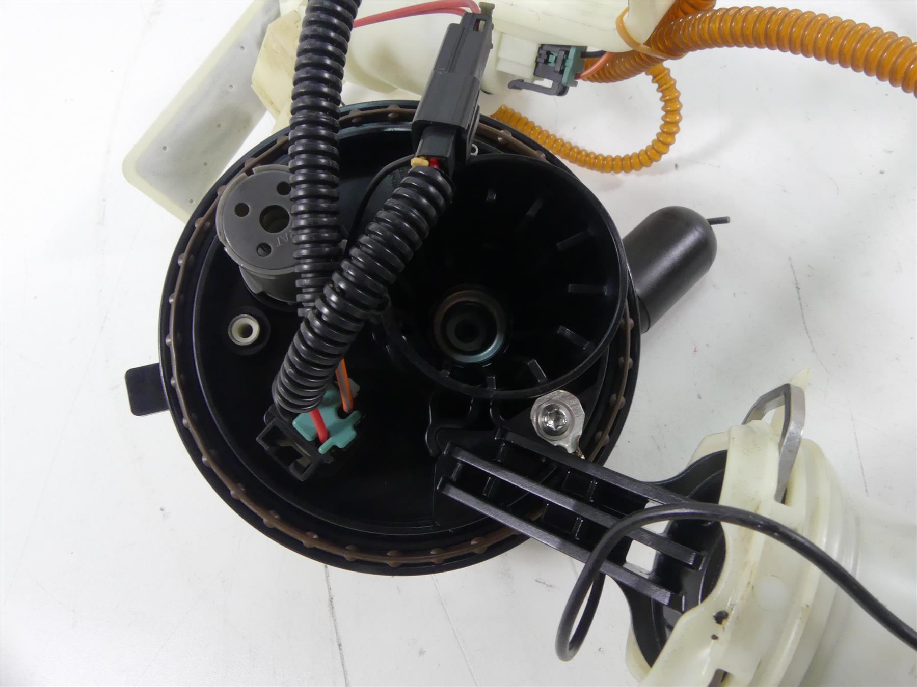 2014 Harley Touring FLHX Street Glide Fuel Gas Petrol Pump -Tested 75069-08 {{ shop.shopifyCountryName }} - Mototech271