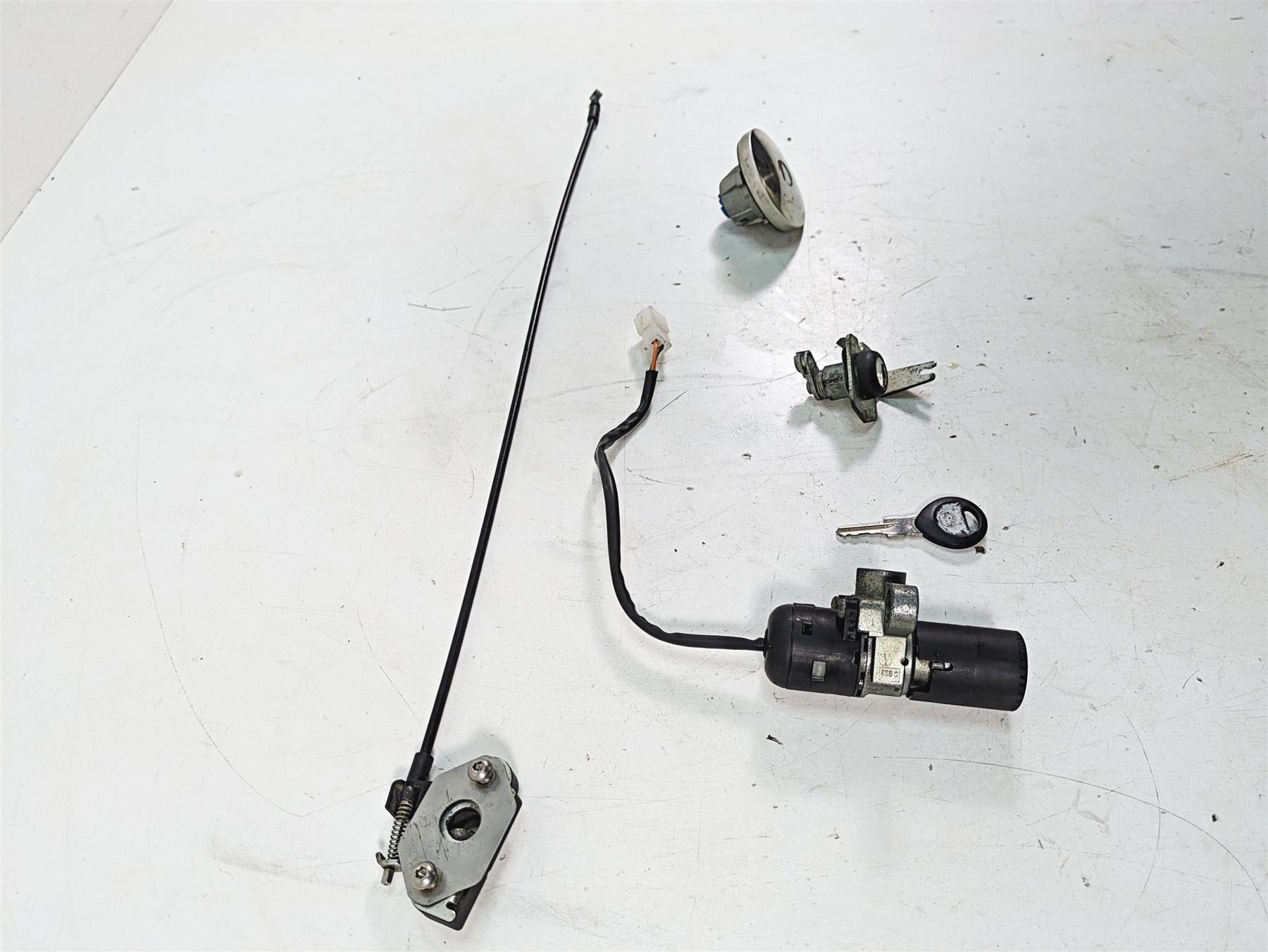 2013 Moto Guzzi V7 750 Stone Ignition Switch Key Lock Set GU32782510 883477 {{ shop.shopifyCountryName }} - Mototech271