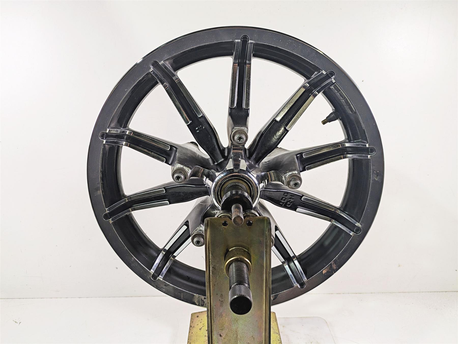 2015 Harley Touring FLHTKL Electra Glide 17x3 Front Wheel Cast 10 Spoke 43300386 {{ shop.shopifyCountryName }} - Mototech271