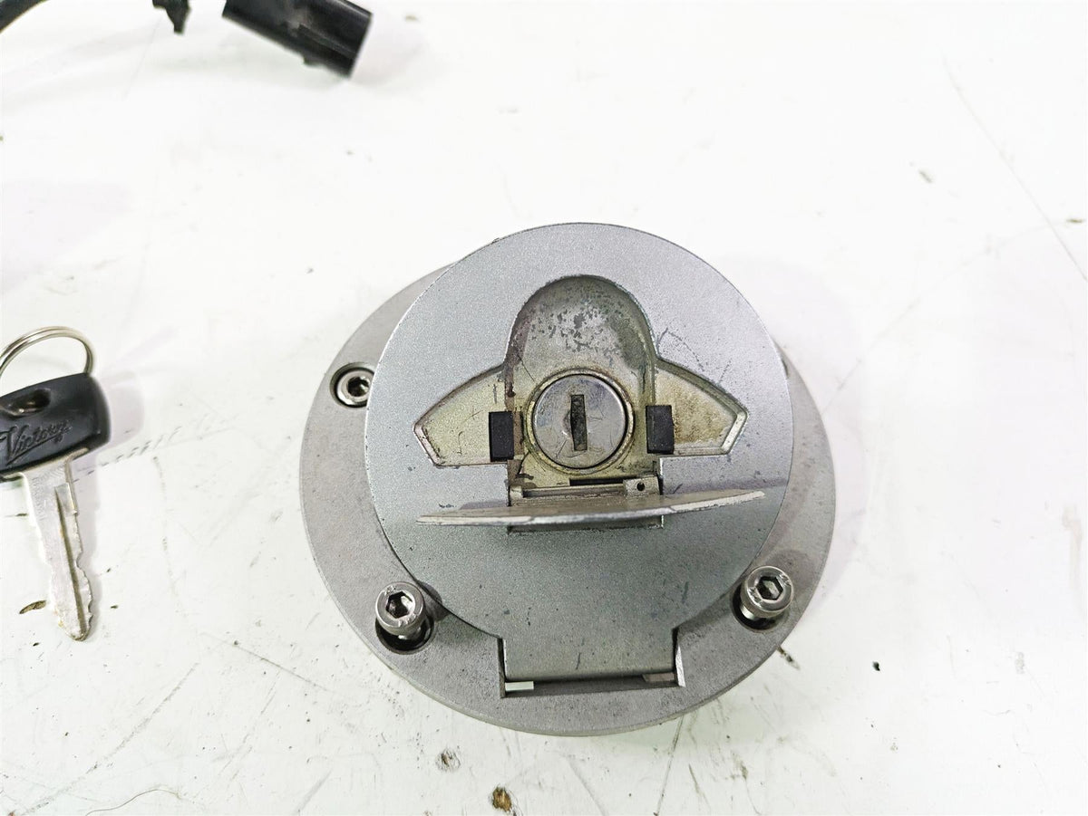 2004 Victory Kingpin Ignition Switch Key Tank Cap Set 4011023 {{ shop.shopifyCountryName }} - Mototech271