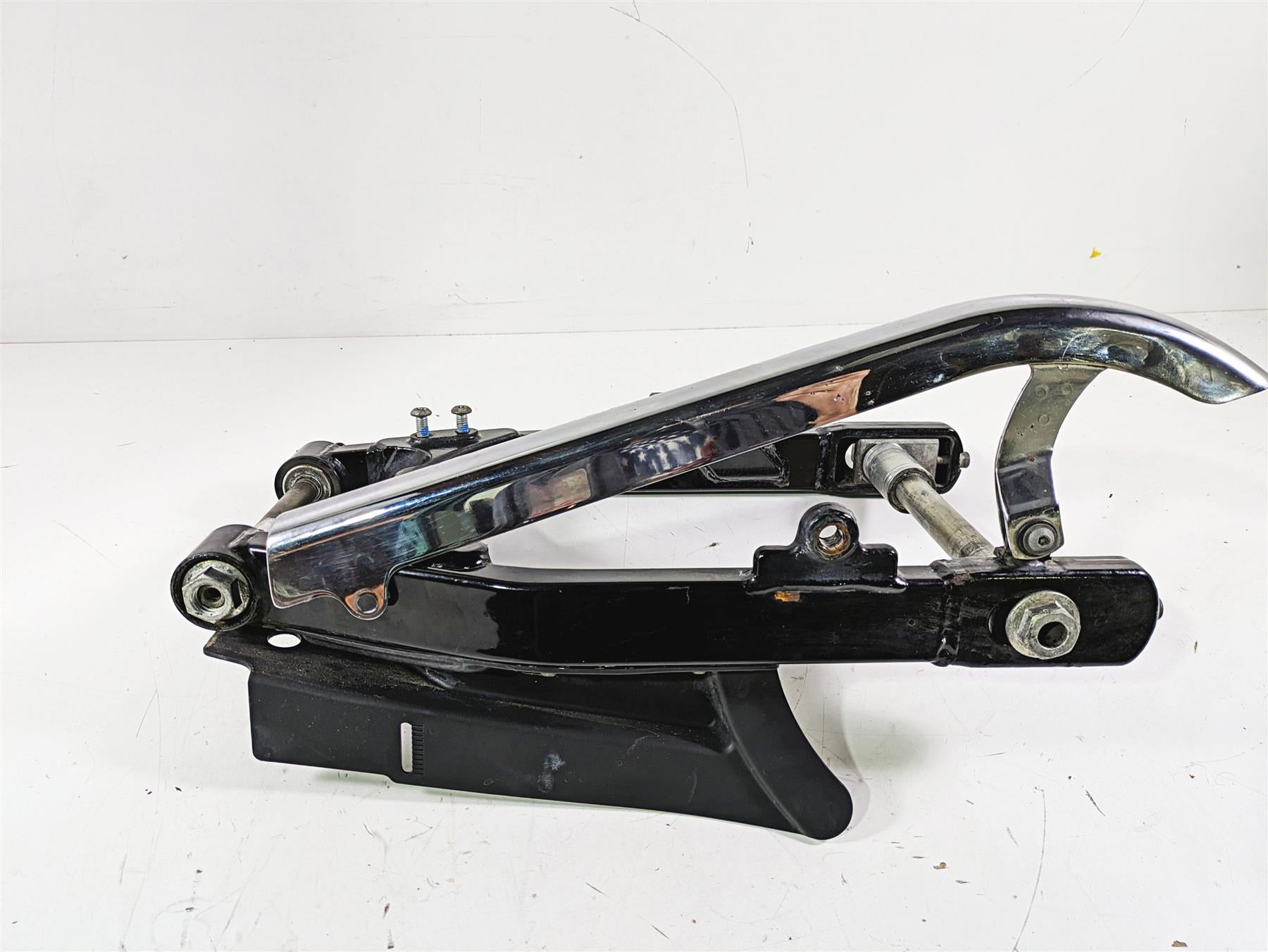 2012 Harley FLD Dyna Switchback Rear Swingarm & Belt Guards 47820-10 {{ shop.shopifyCountryName }} - Mototech271