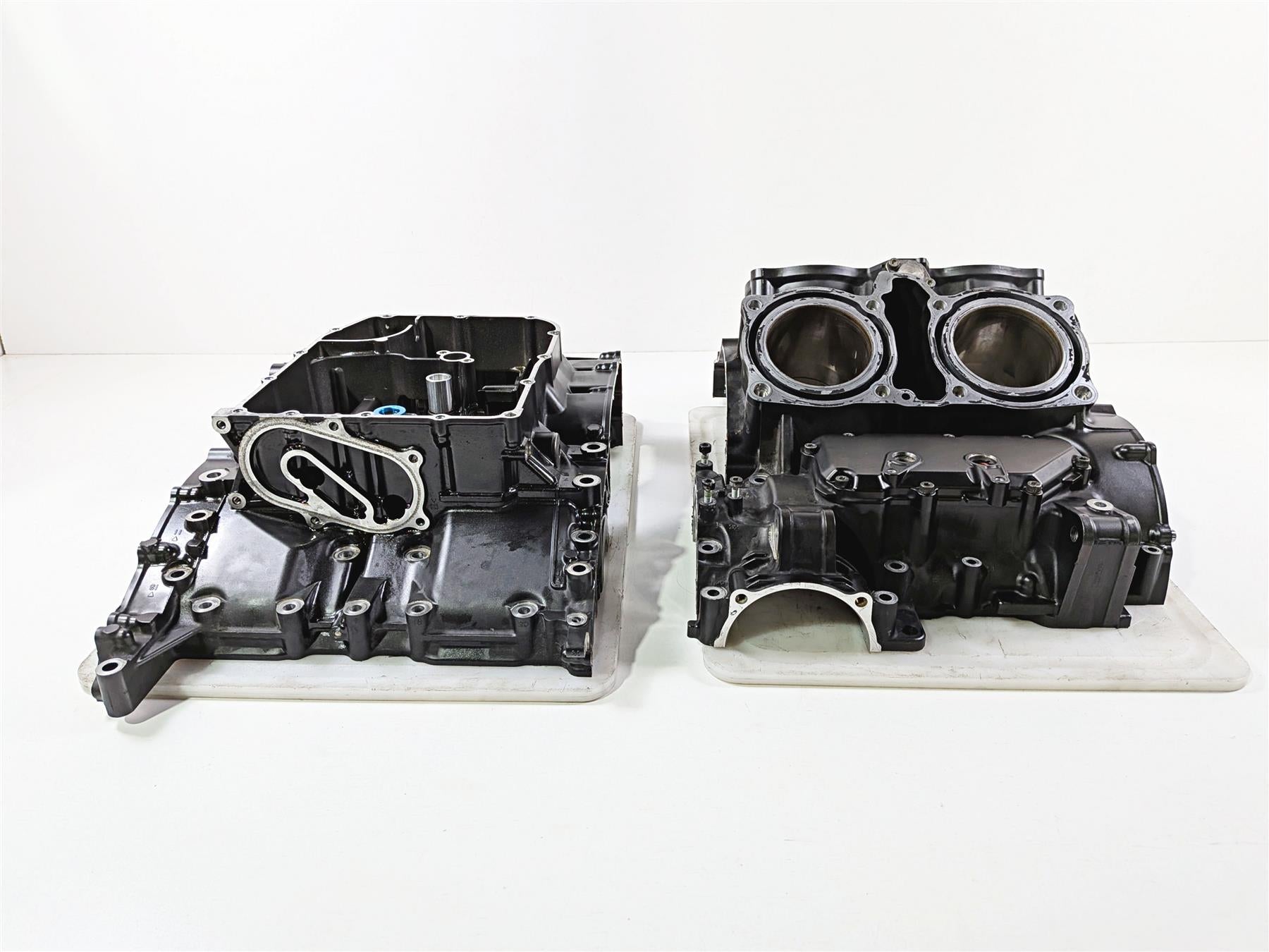 2009 Yamaha VMX17 V-Max 1700 Engine Crank Case Crankcase Set 2S3-15100-11-Mototech271