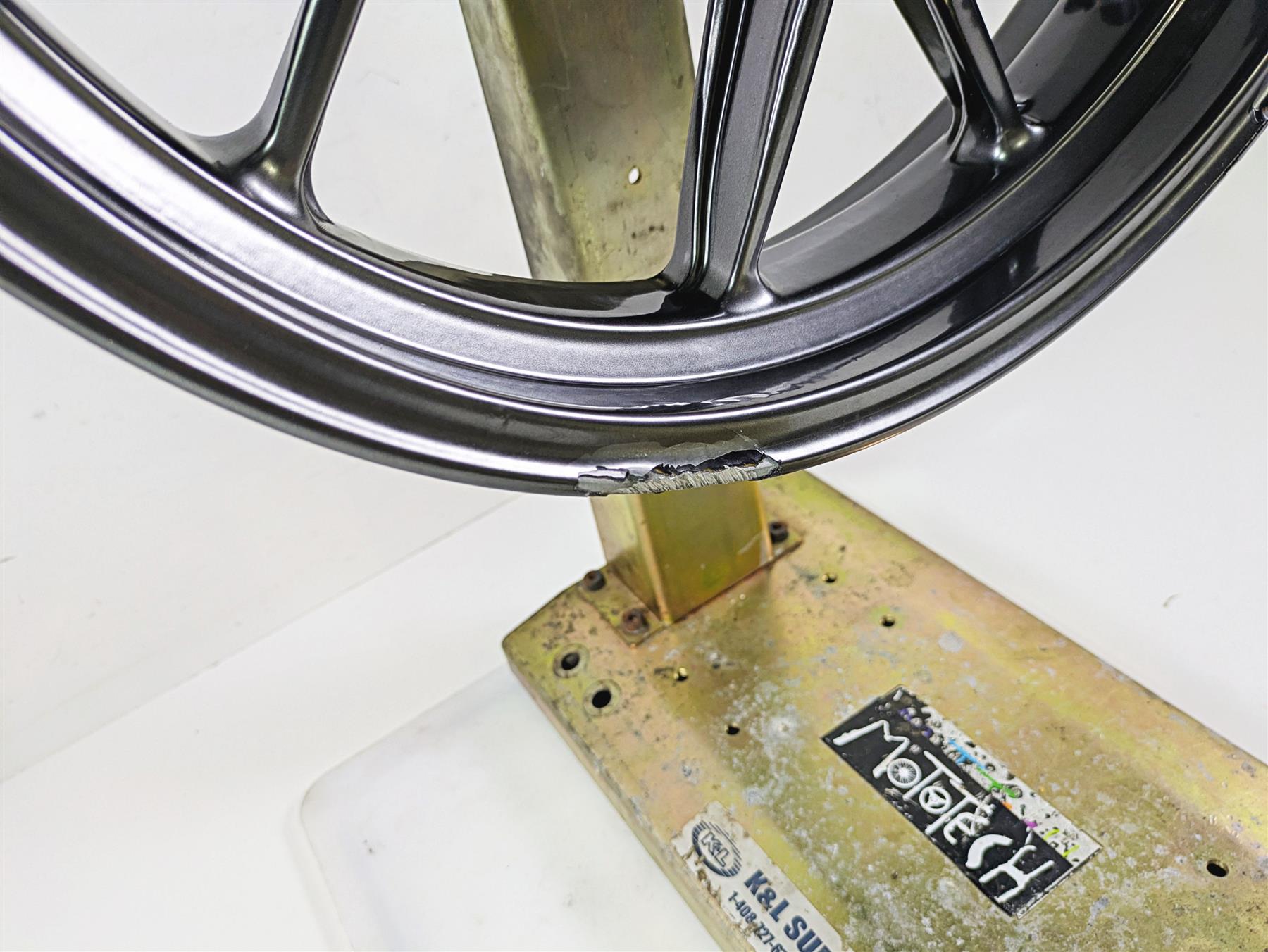 2010 Ducati Streetfighter 1098 S 17x3.5 Front Wheel Cast - Runout 50121151AF {{ shop.shopifyCountryName }} - Mototech271